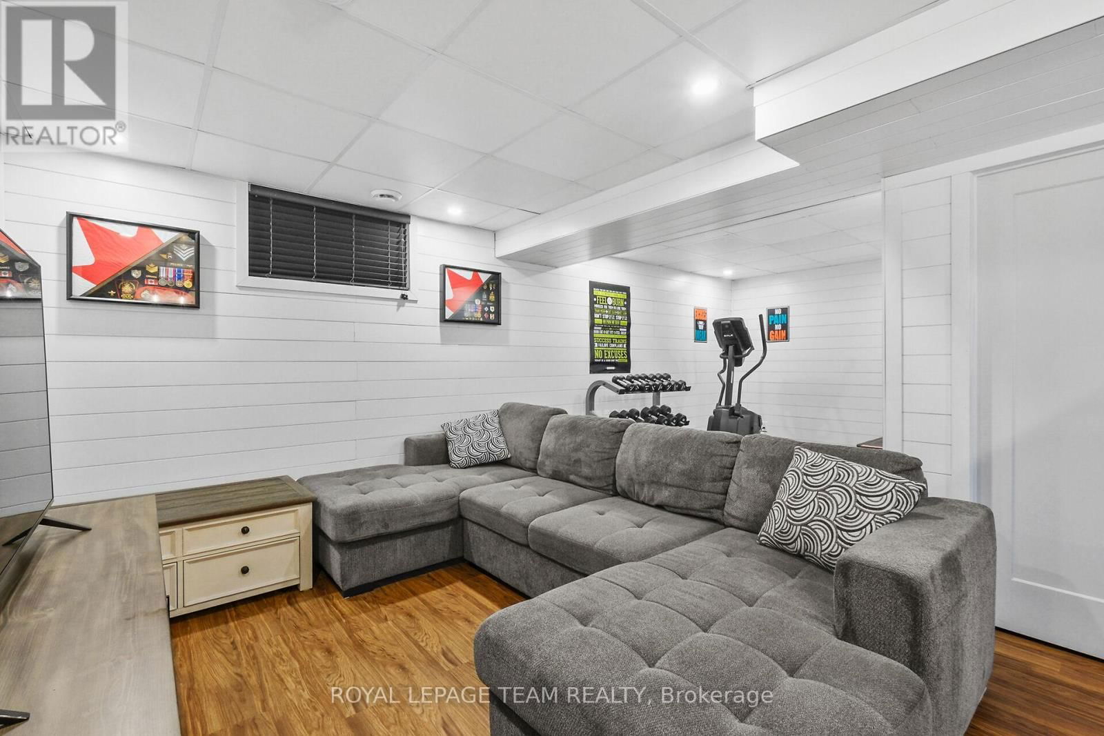 374 TRILLIUM CIRCLE Image 37