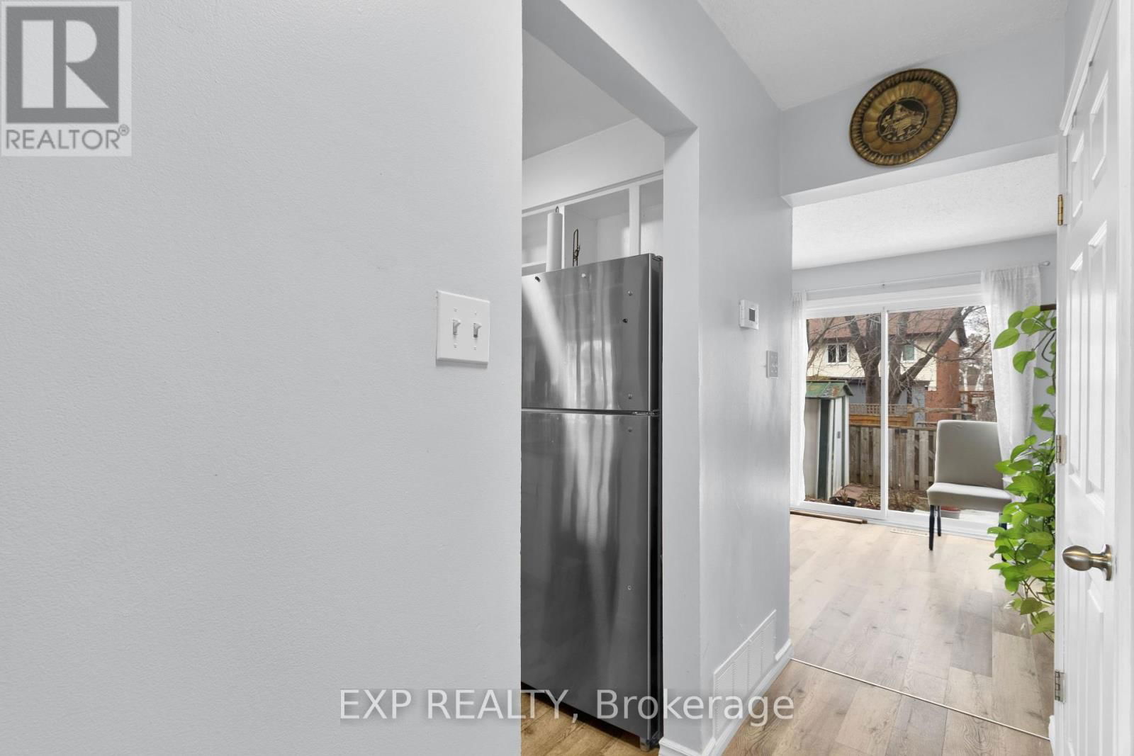 14 - 2570 SOUTHVALE CRESCENT Image 4