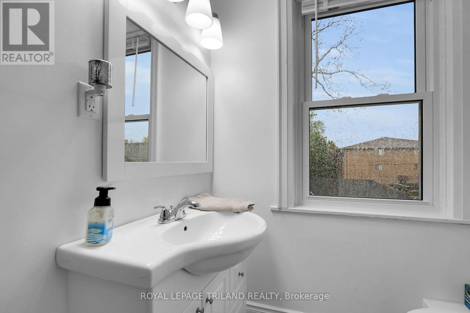 86 KAINS STREET Image 28