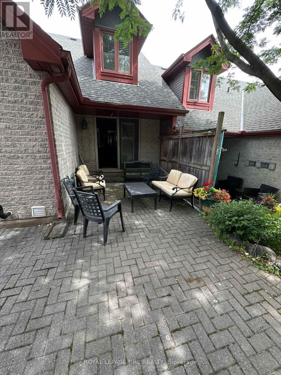 2 - 10 PINE STREET NORTH Image 18