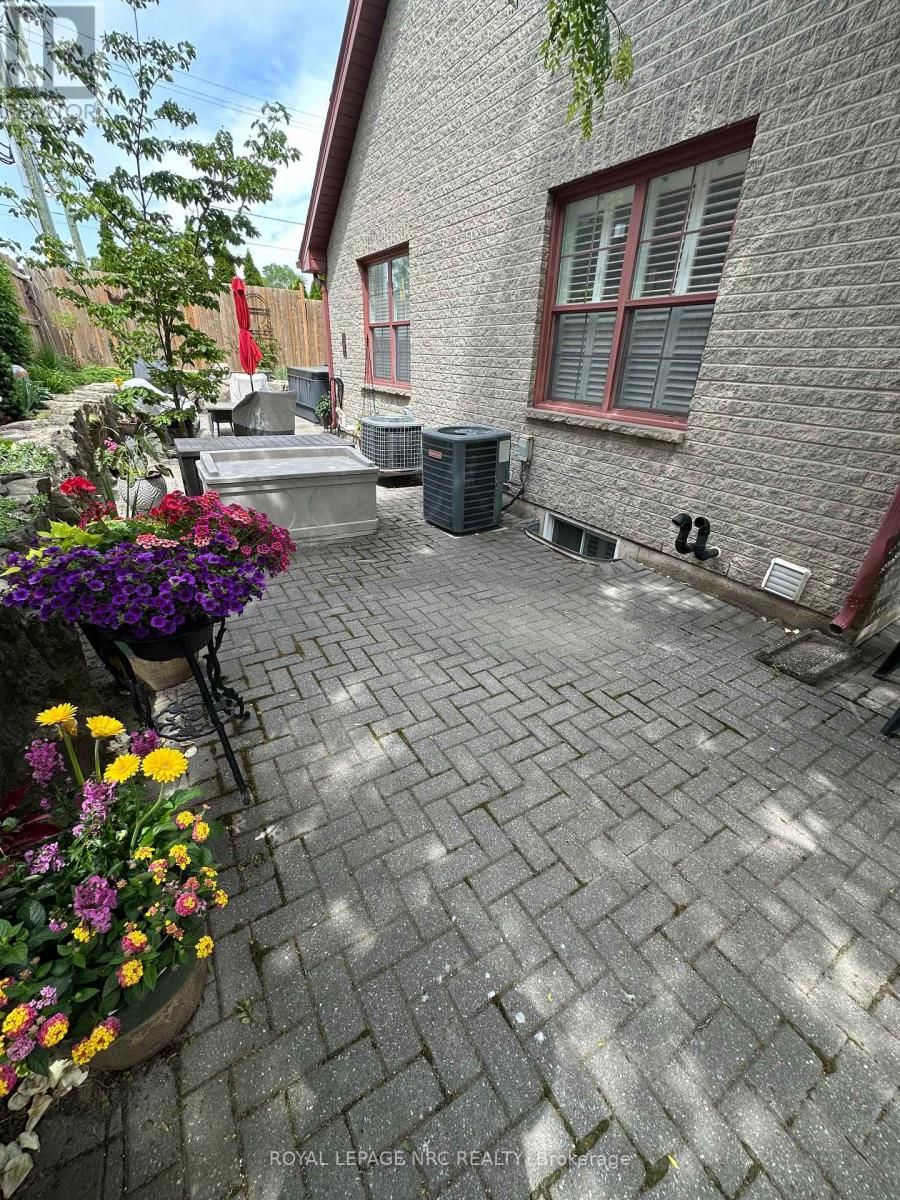 2 - 10 PINE STREET NORTH Image 21