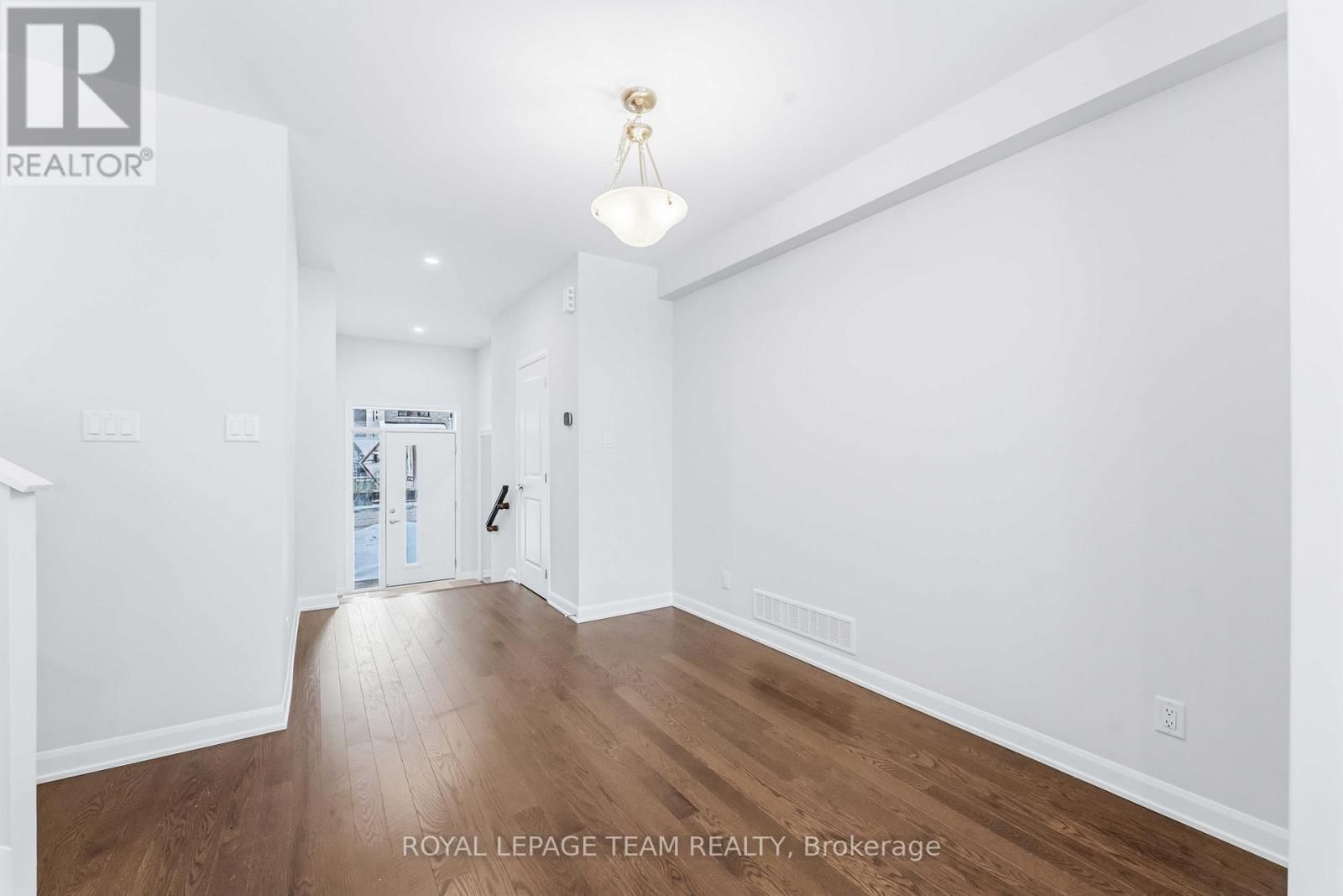 742 FAIRLINE ROW Image 6