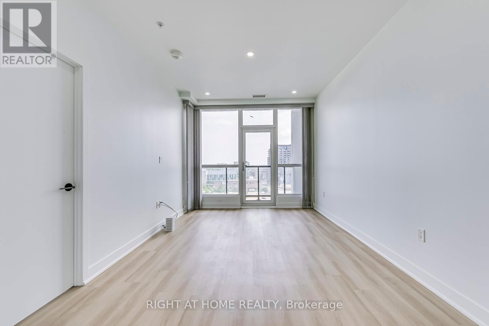 1102 - 100 GARMENT STREET Image 13