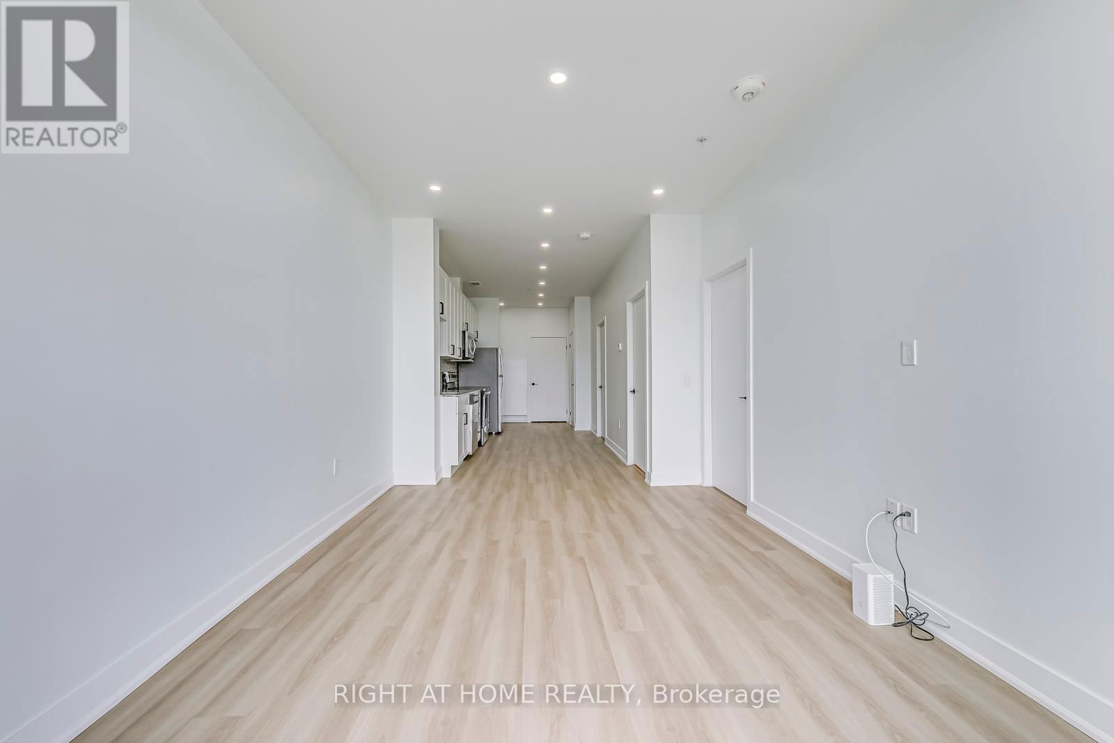 1102 - 100 GARMENT STREET Image 14