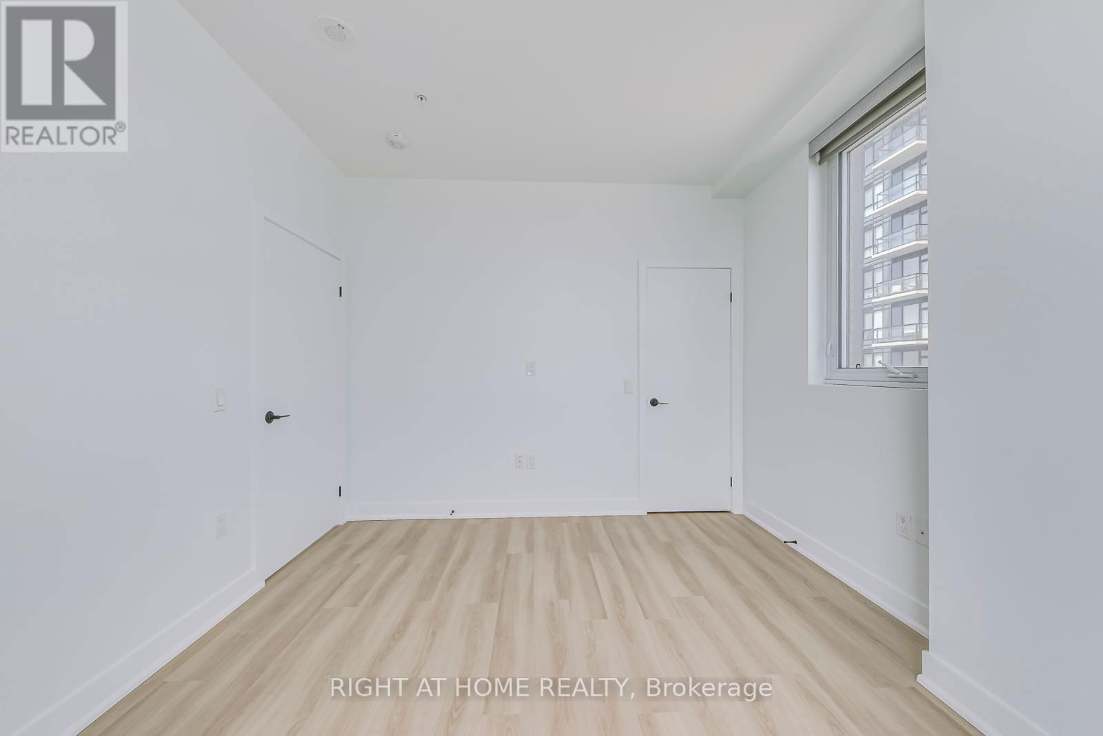 1102 - 100 GARMENT STREET Image 22