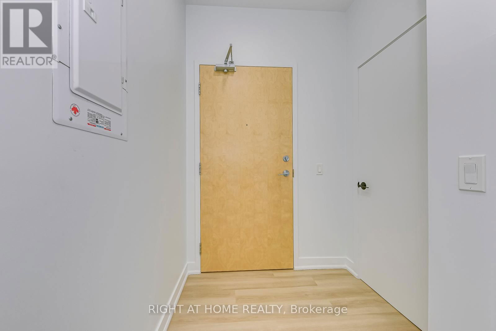 1102 - 100 GARMENT STREET Image 7