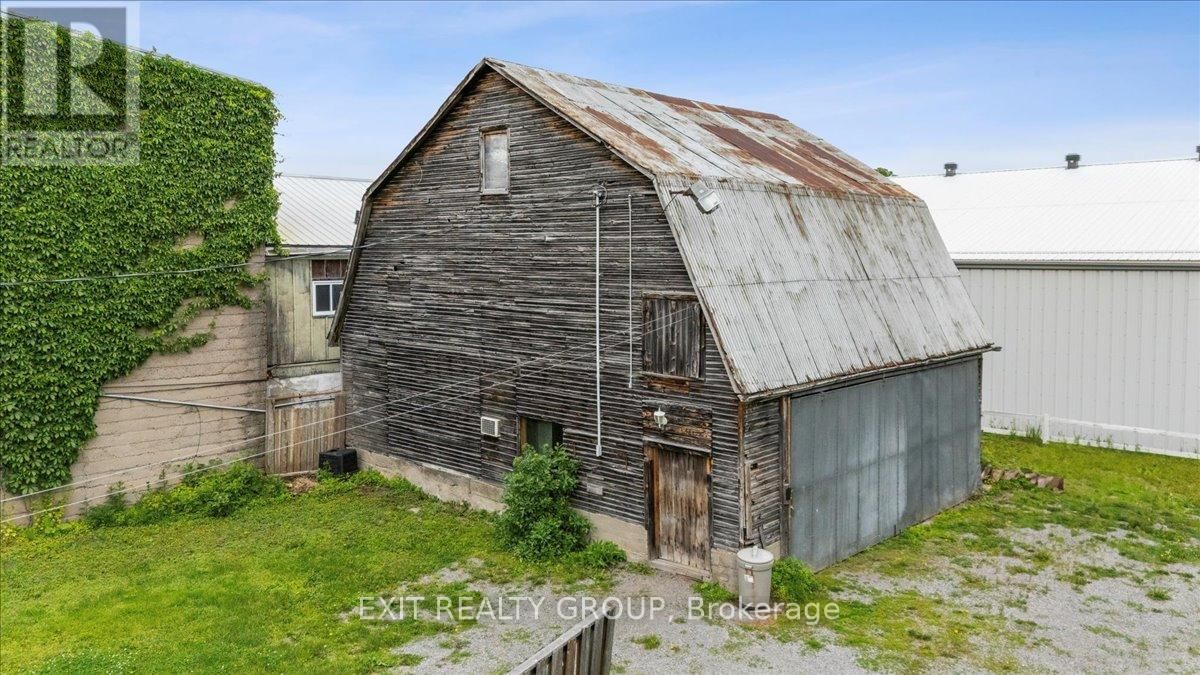 101 DURHAM STREET SOUTH Image 29