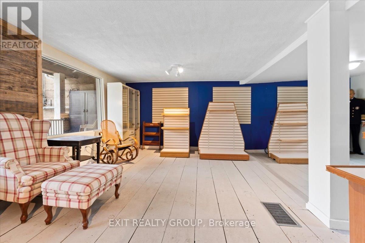 101 DURHAM STREET SOUTH Image 39