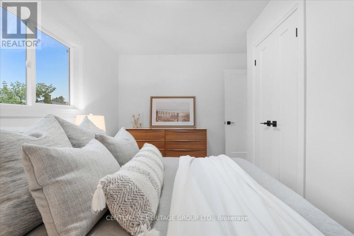 15 MELLENBY STREET Image 25