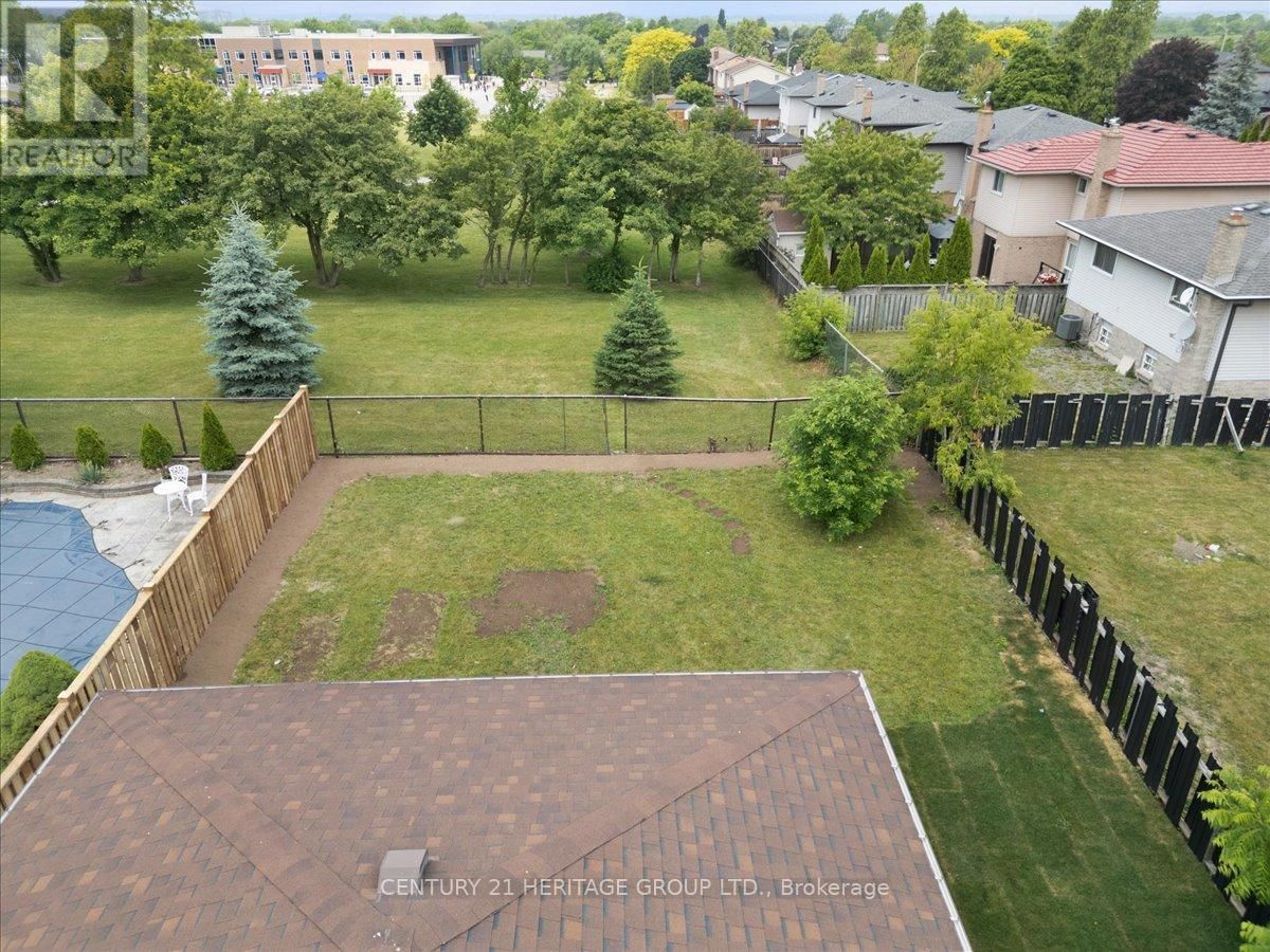 15 MELLENBY STREET Image 47