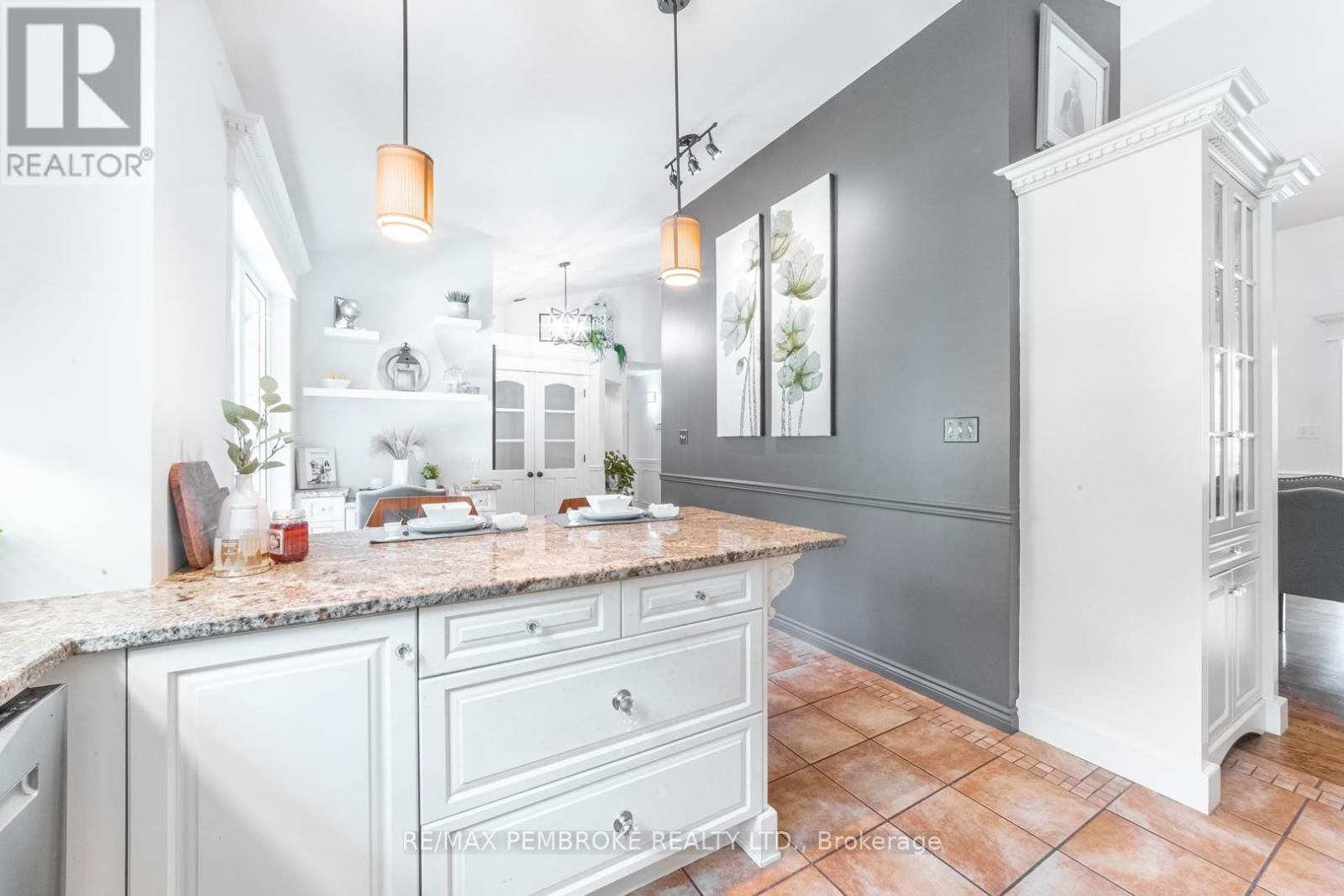 559 BLACK BAY ROAD Image 6