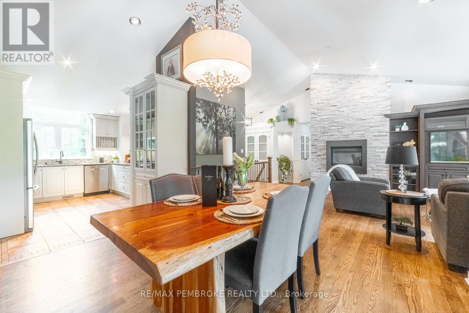 559 BLACK BAY ROAD Image 9