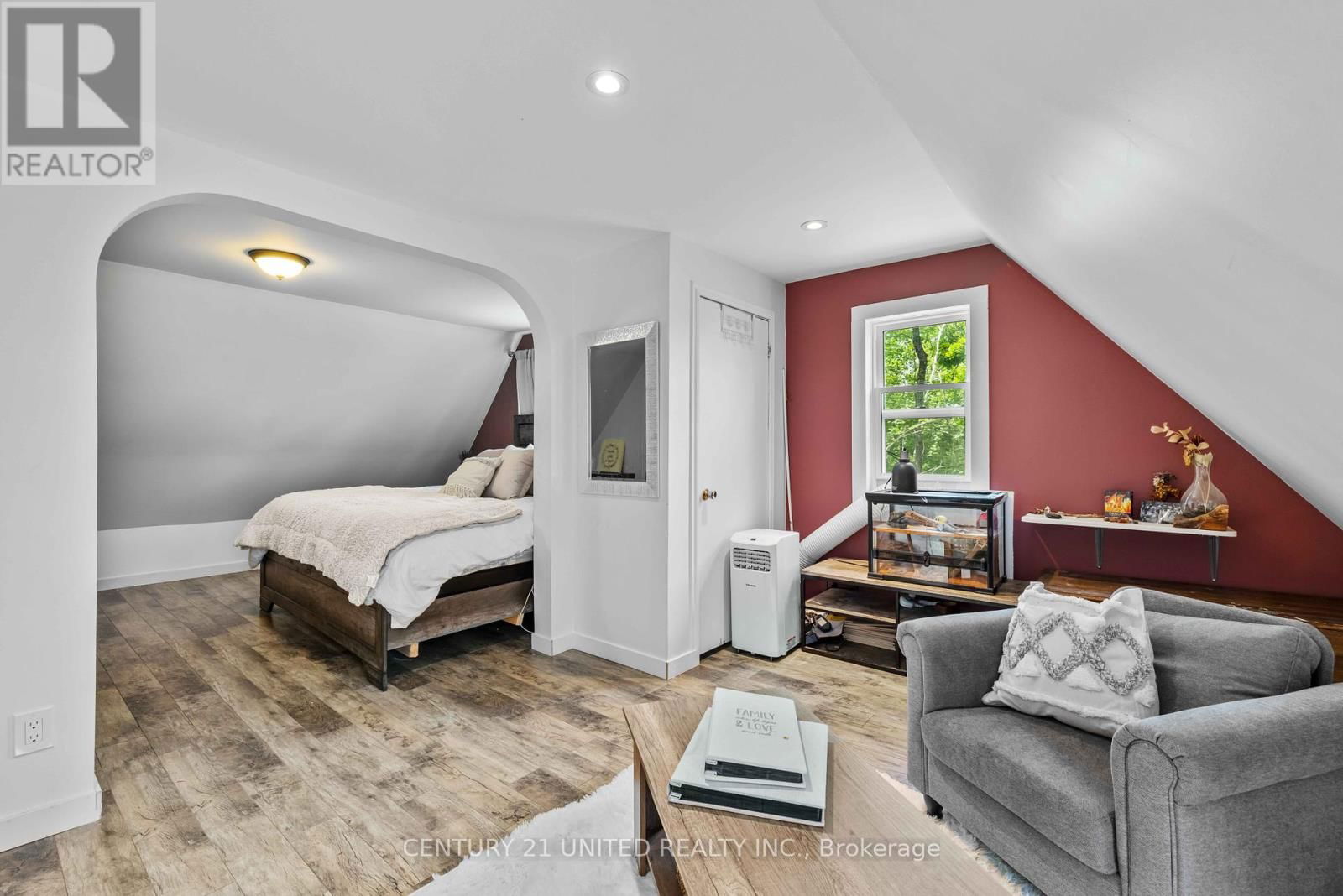 8 LIBRARY ROAD Image 21
