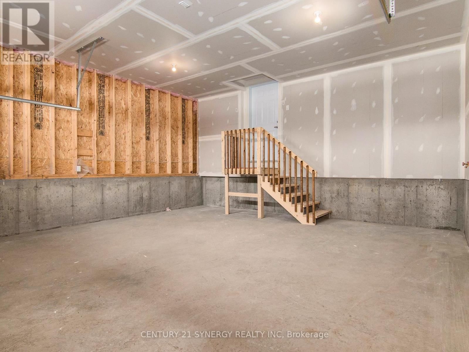 51 CHATEAUGUAY STREET Image 24