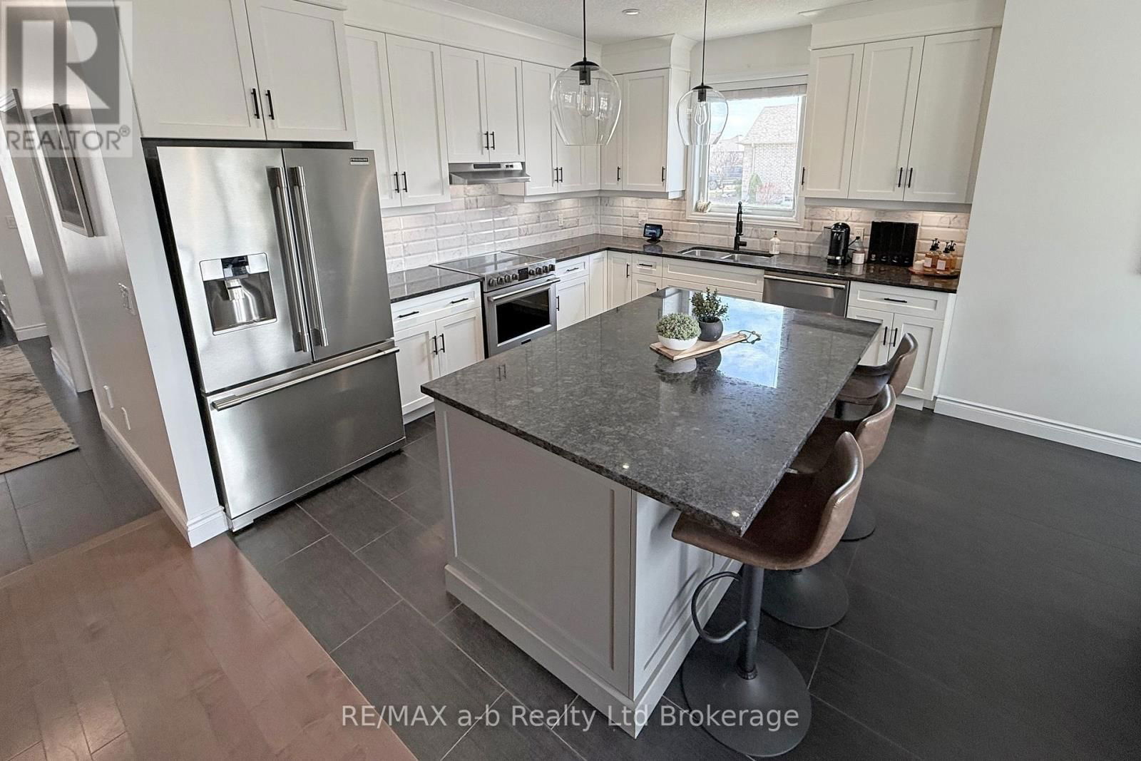 255 WEDGEWOOD DRIVE Image 11