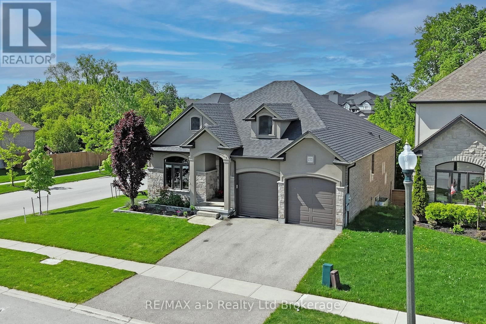 255 WEDGEWOOD DRIVE Image 2