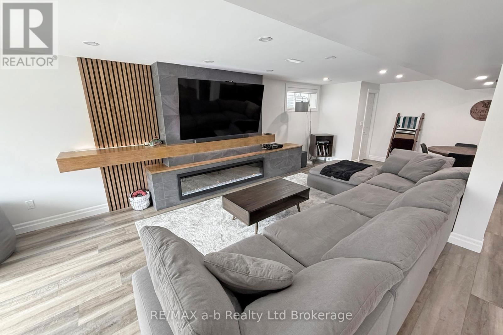 255 WEDGEWOOD DRIVE Image 27
