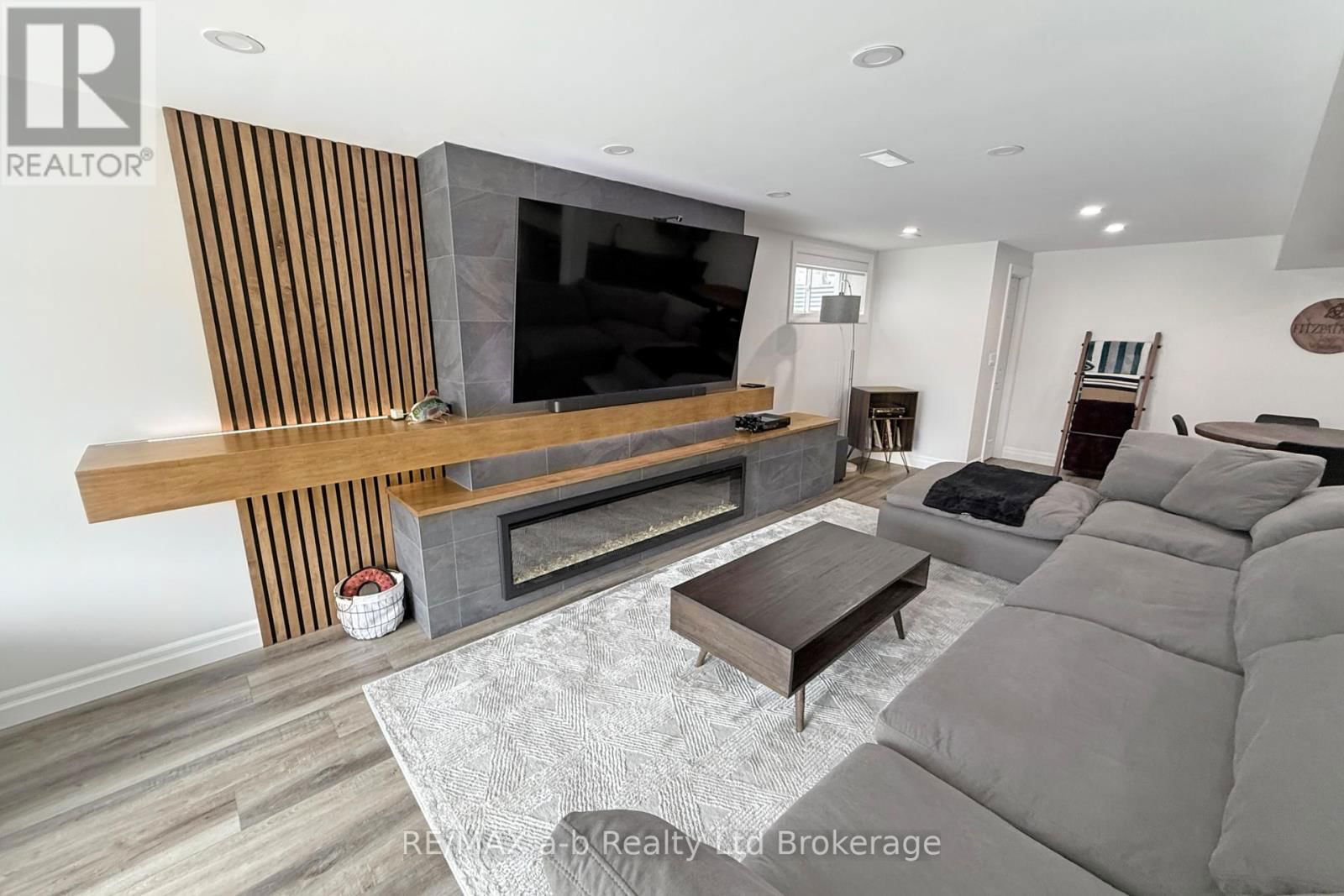 255 WEDGEWOOD DRIVE Image 28