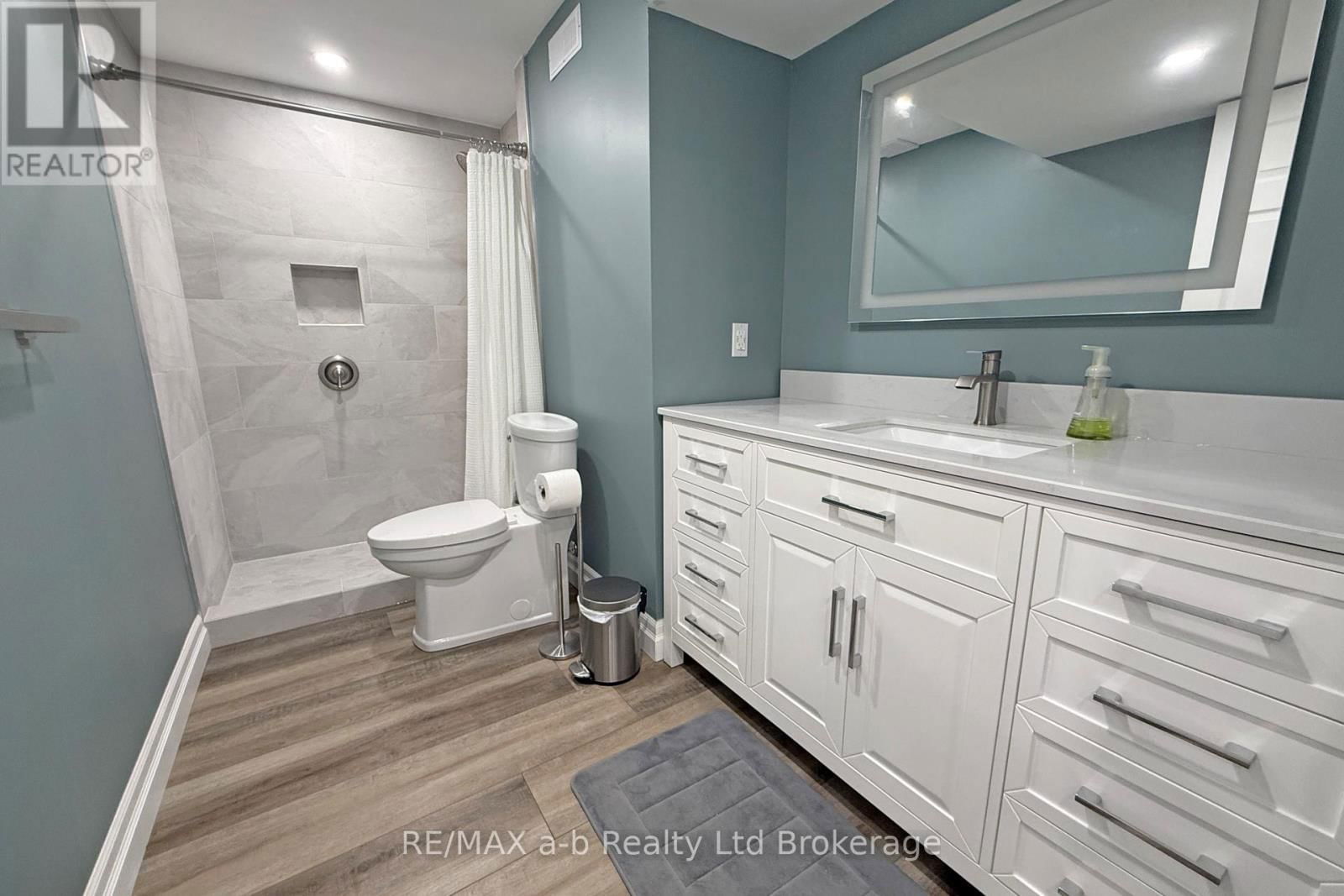 255 WEDGEWOOD DRIVE Image 34