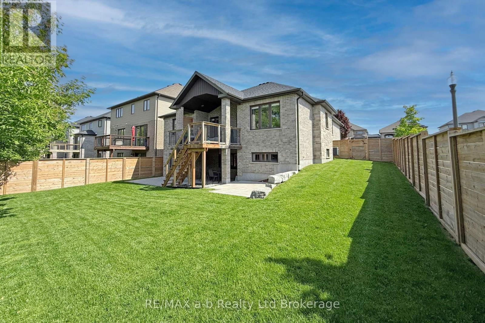 255 WEDGEWOOD DRIVE Image 37