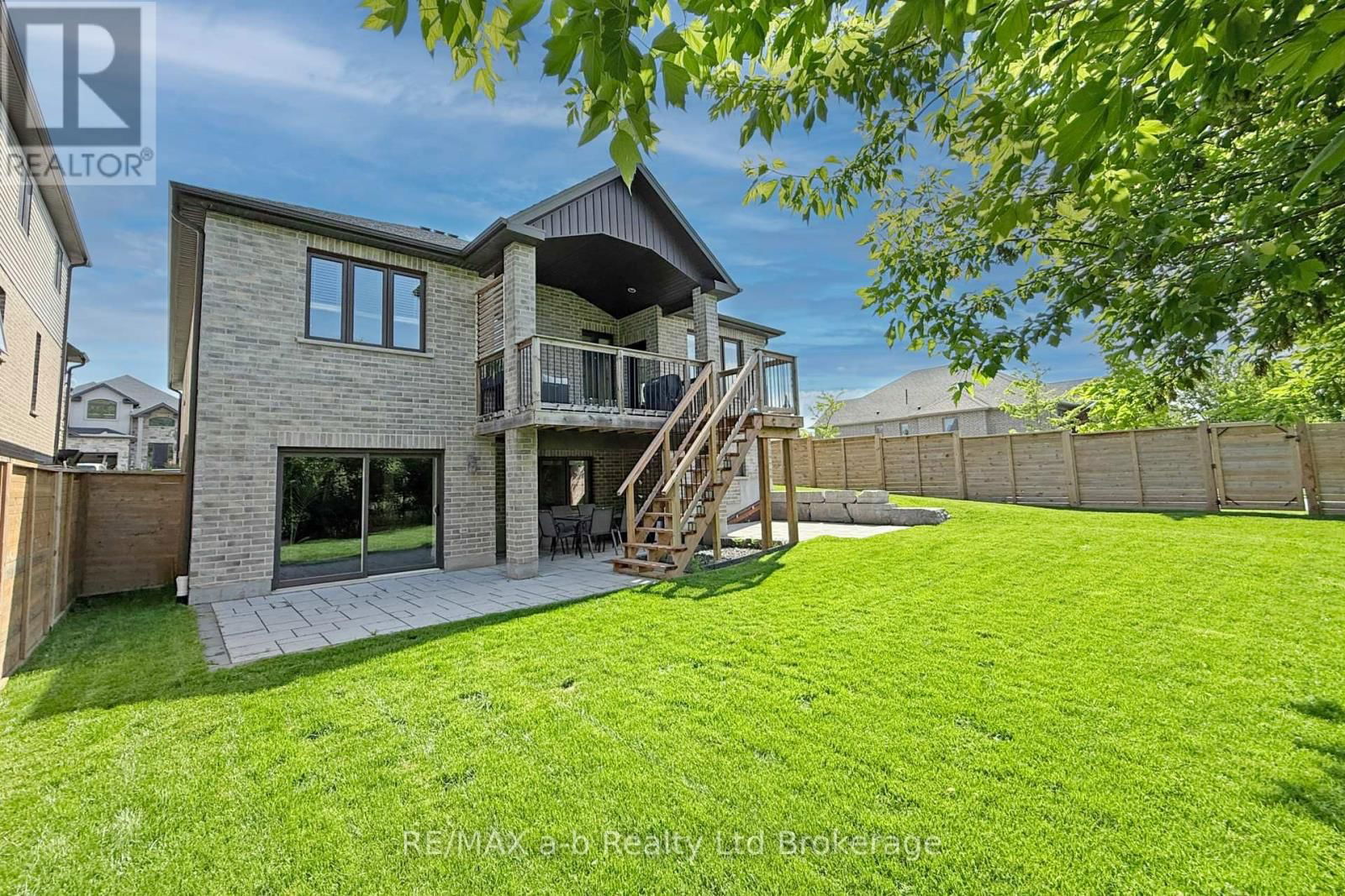 255 WEDGEWOOD DRIVE Image 39