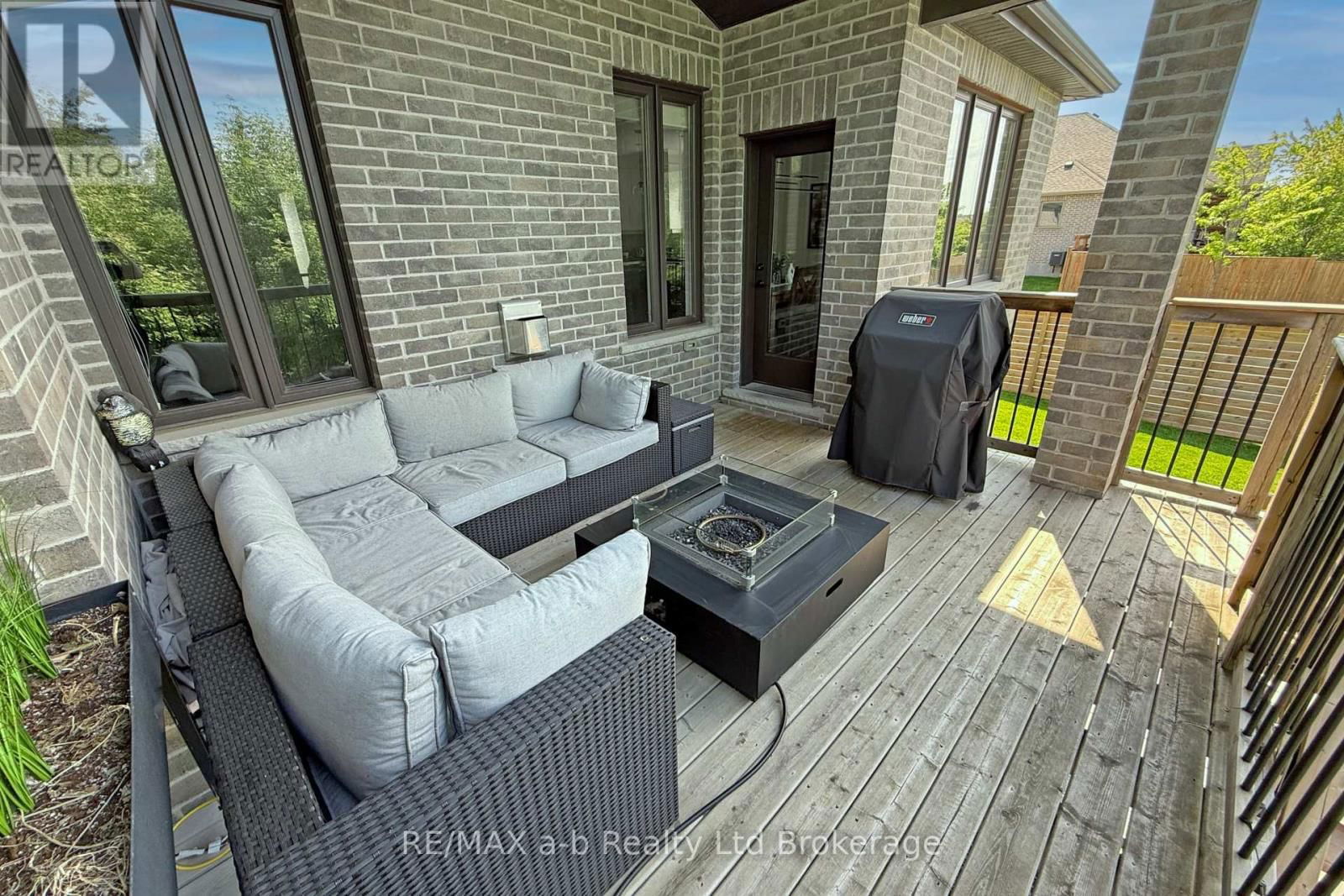 255 WEDGEWOOD DRIVE Image 41