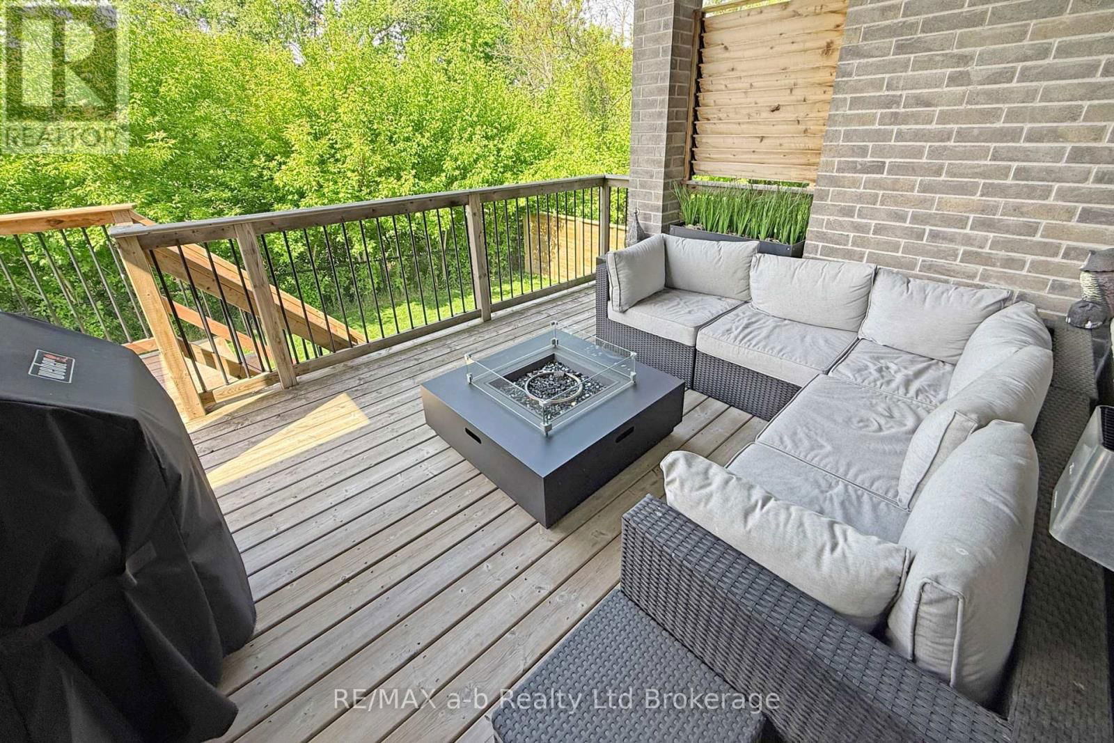 255 WEDGEWOOD DRIVE Image 43