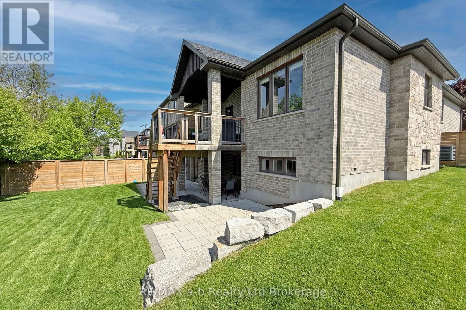 255 WEDGEWOOD DRIVE Image 46