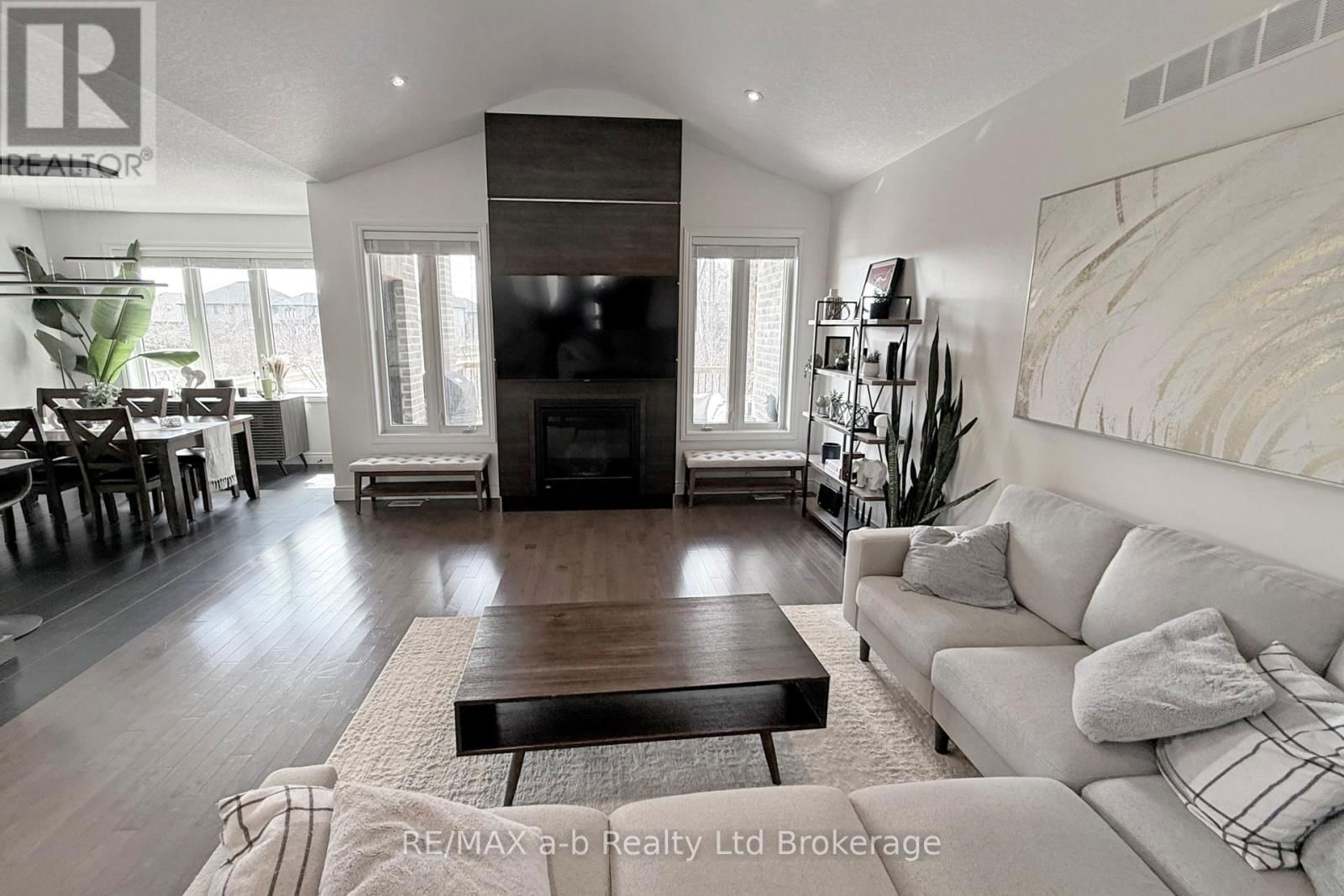 255 WEDGEWOOD DRIVE Image 9