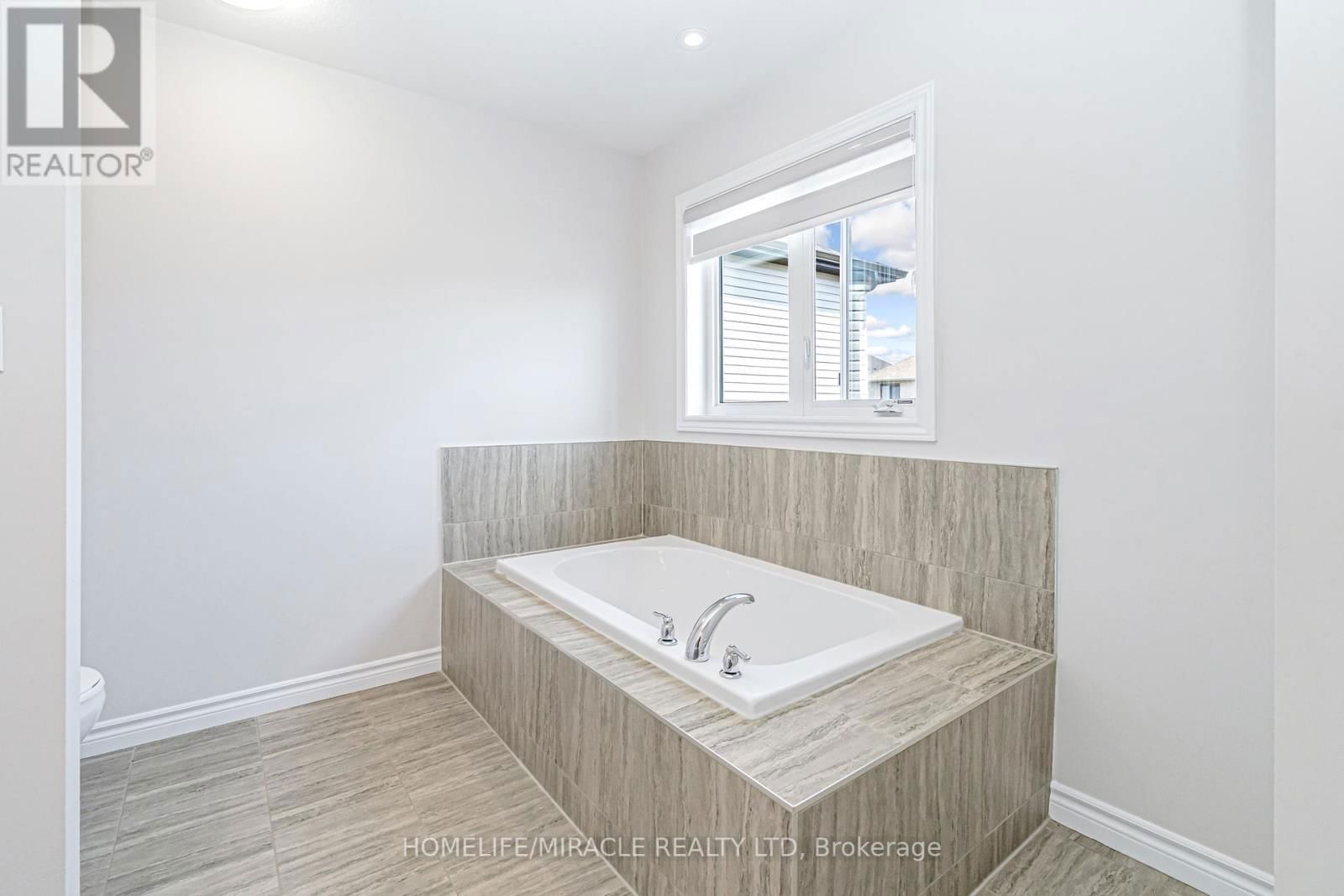 24 SASS CRESCENT Image 28