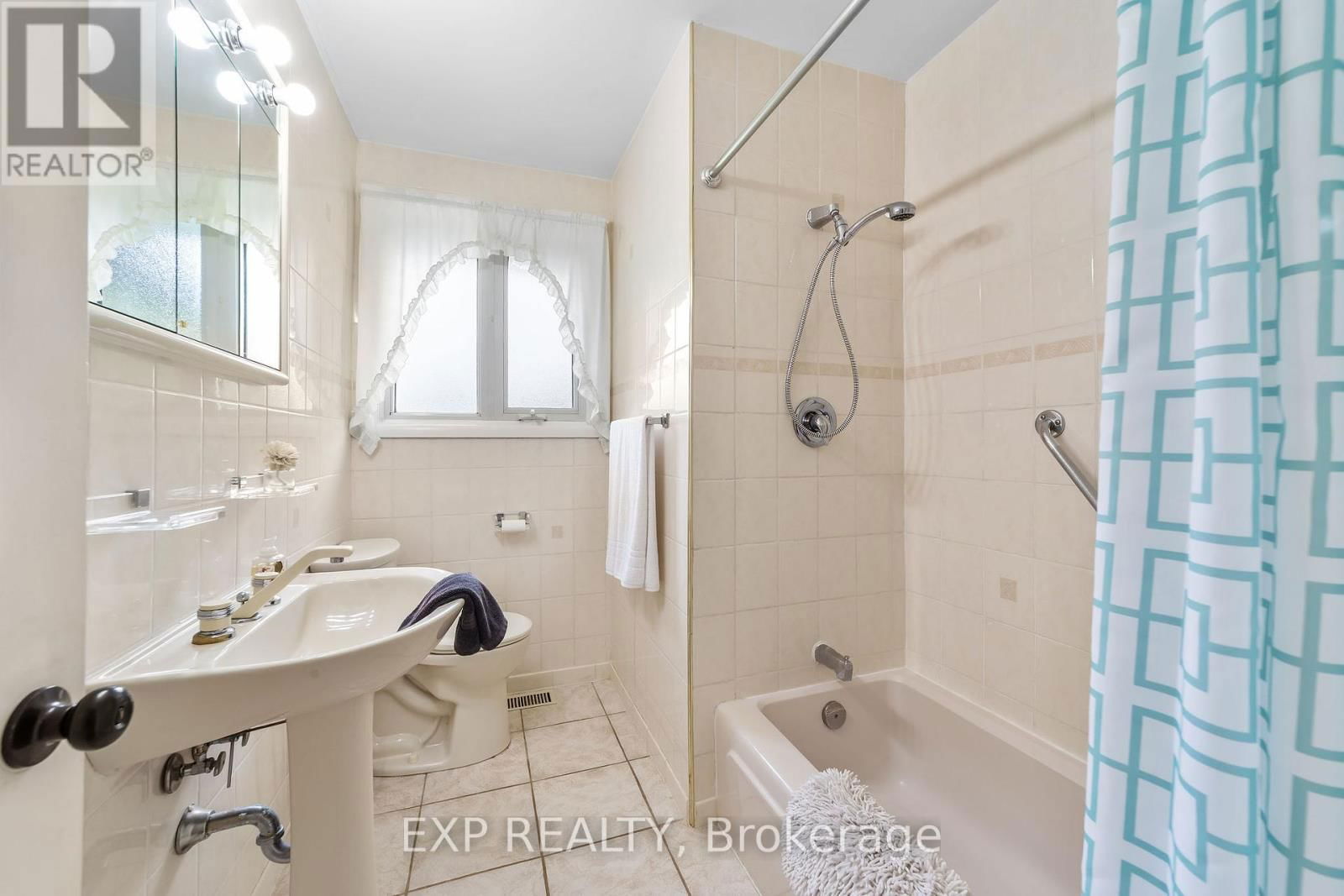 14 PICKWICK CRESCENT Image 13