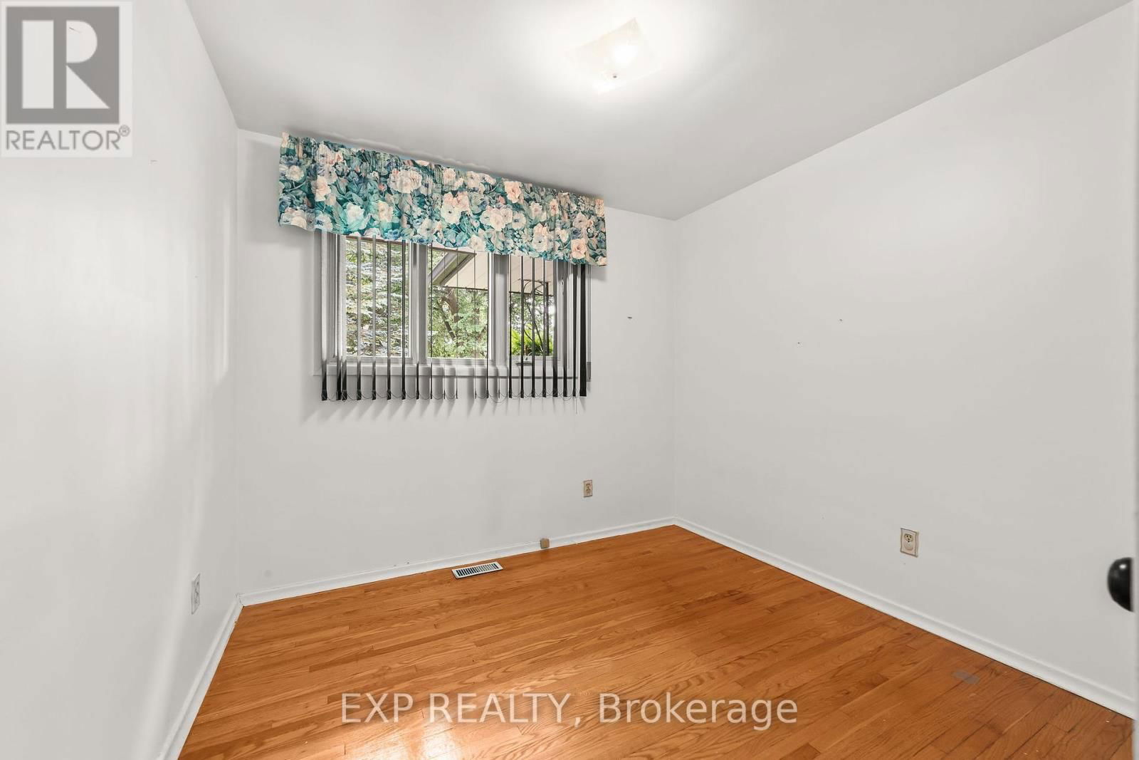 14 PICKWICK CRESCENT Image 14