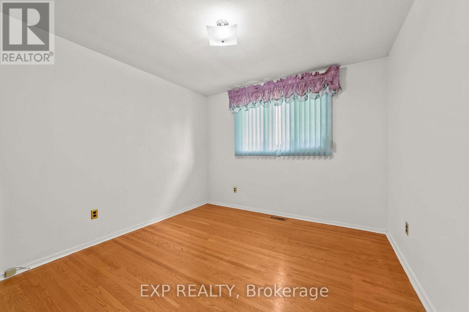 14 PICKWICK CRESCENT Image 15