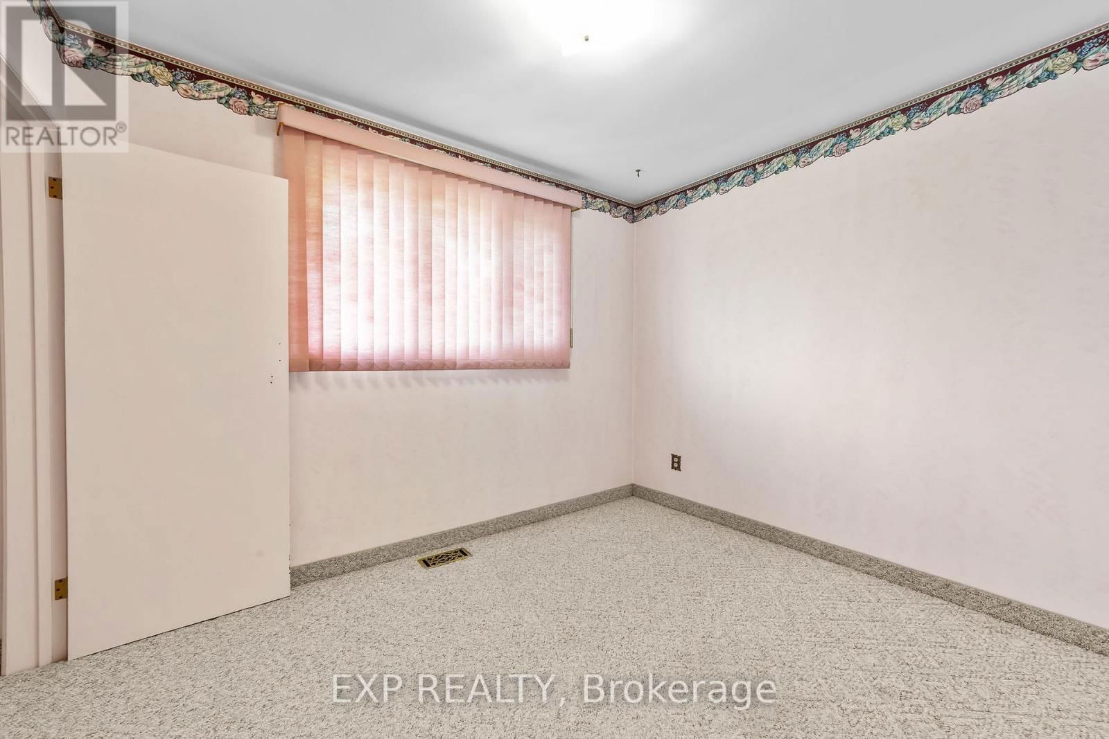 14 PICKWICK CRESCENT Image 16