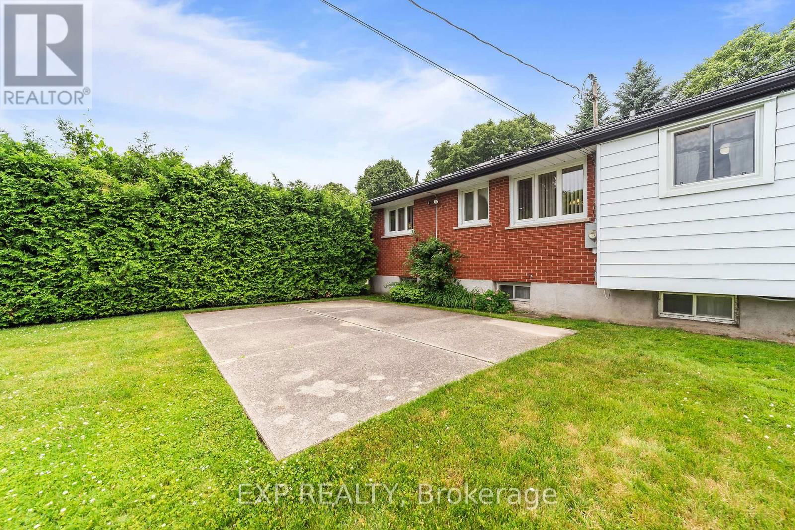 14 PICKWICK CRESCENT Image 24