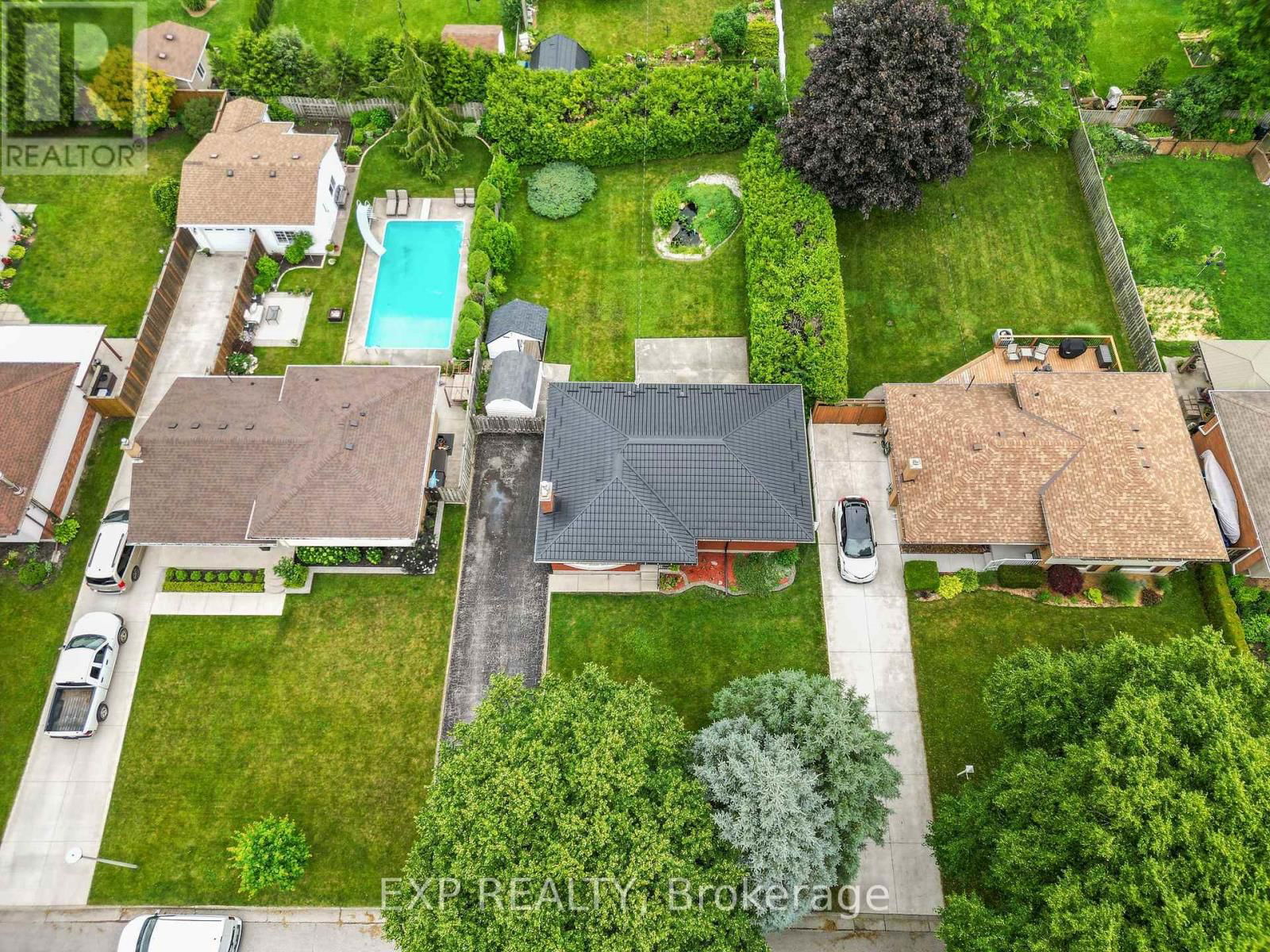 14 PICKWICK CRESCENT Image 30