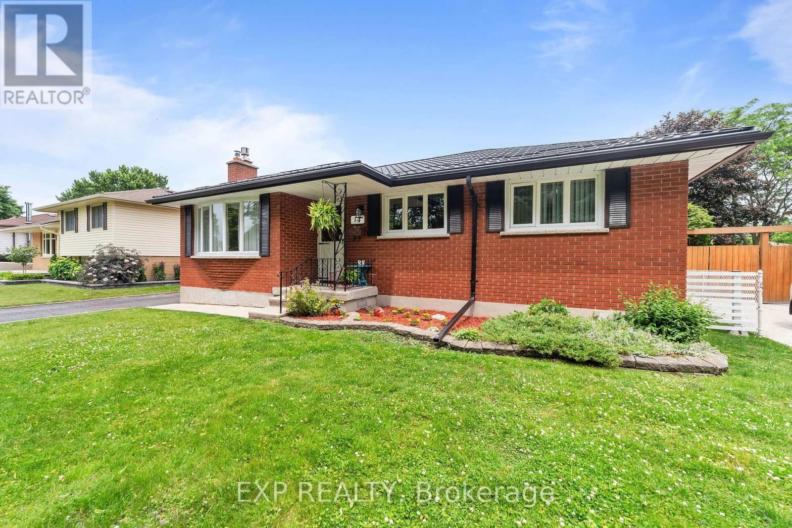 14 PICKWICK CRESCENT Image 4
