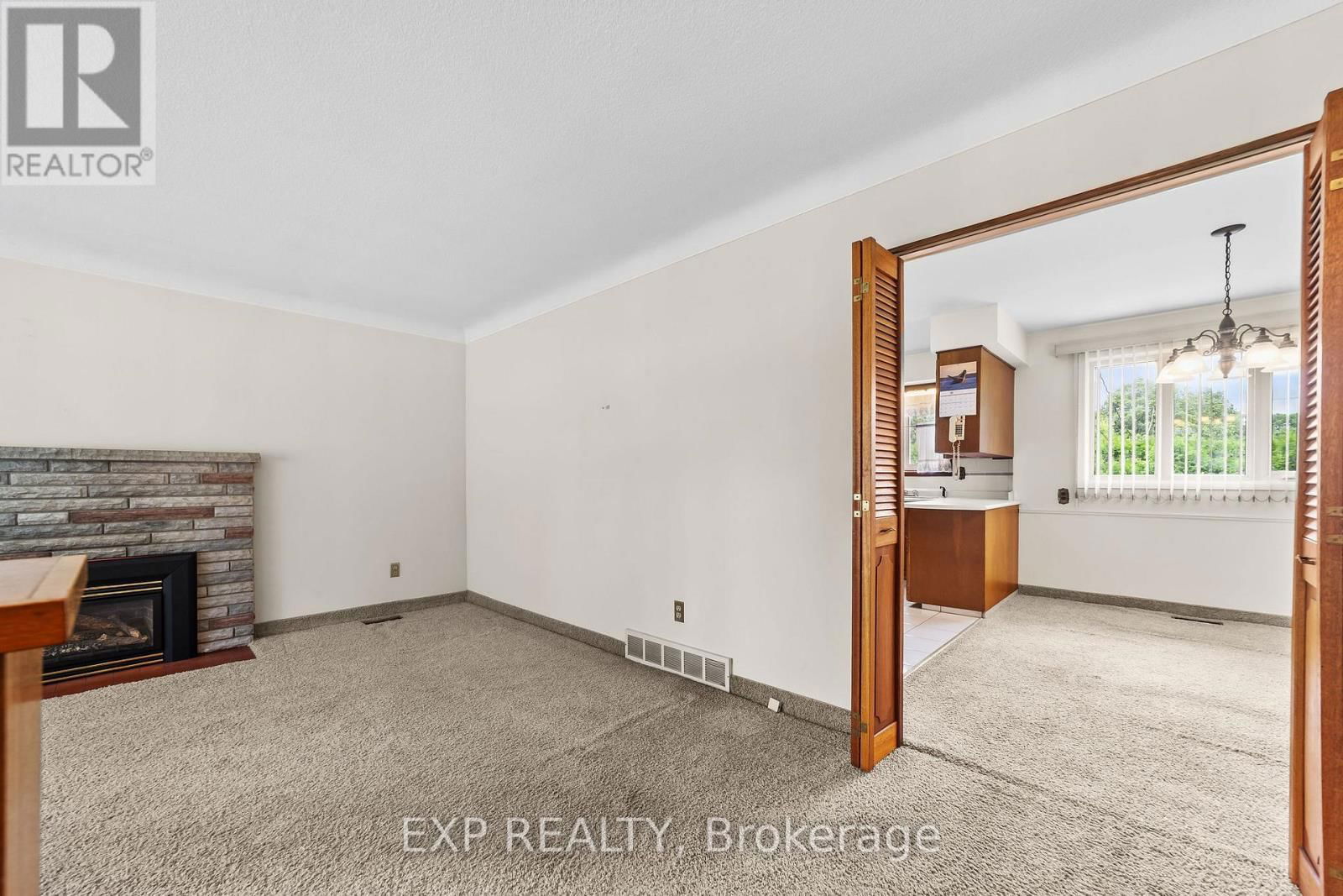 14 PICKWICK CRESCENT Image 8