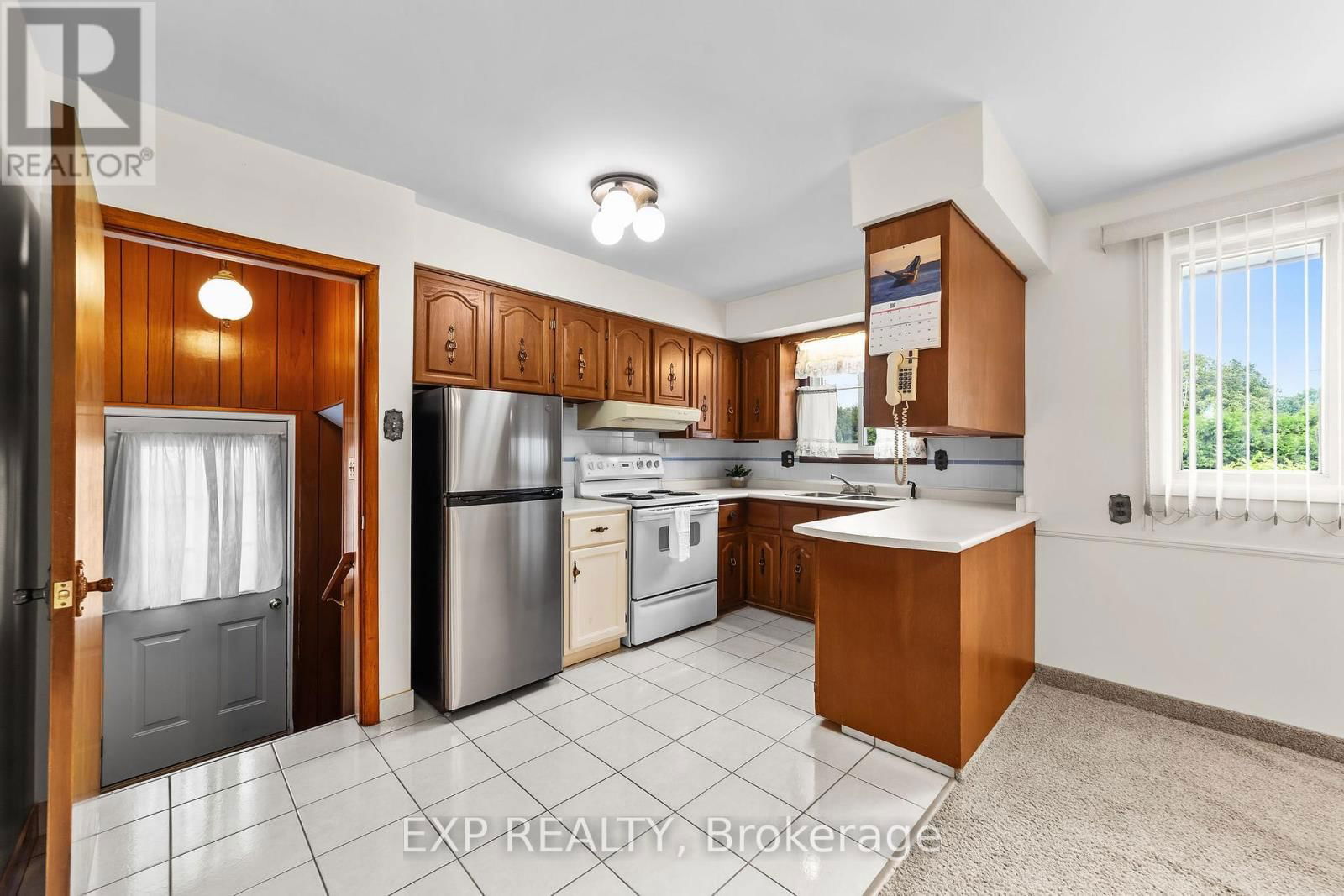 14 PICKWICK CRESCENT Image 9