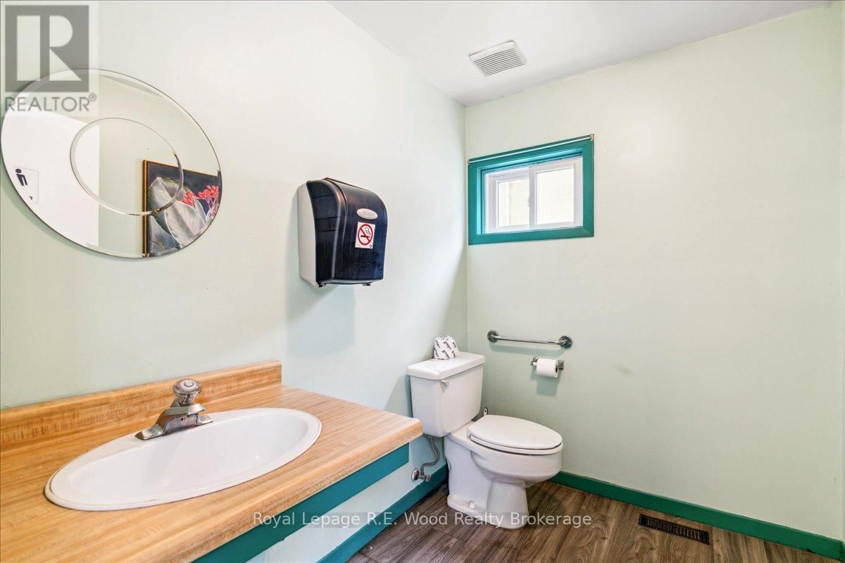 29 WELLINGTON STREET Image 21