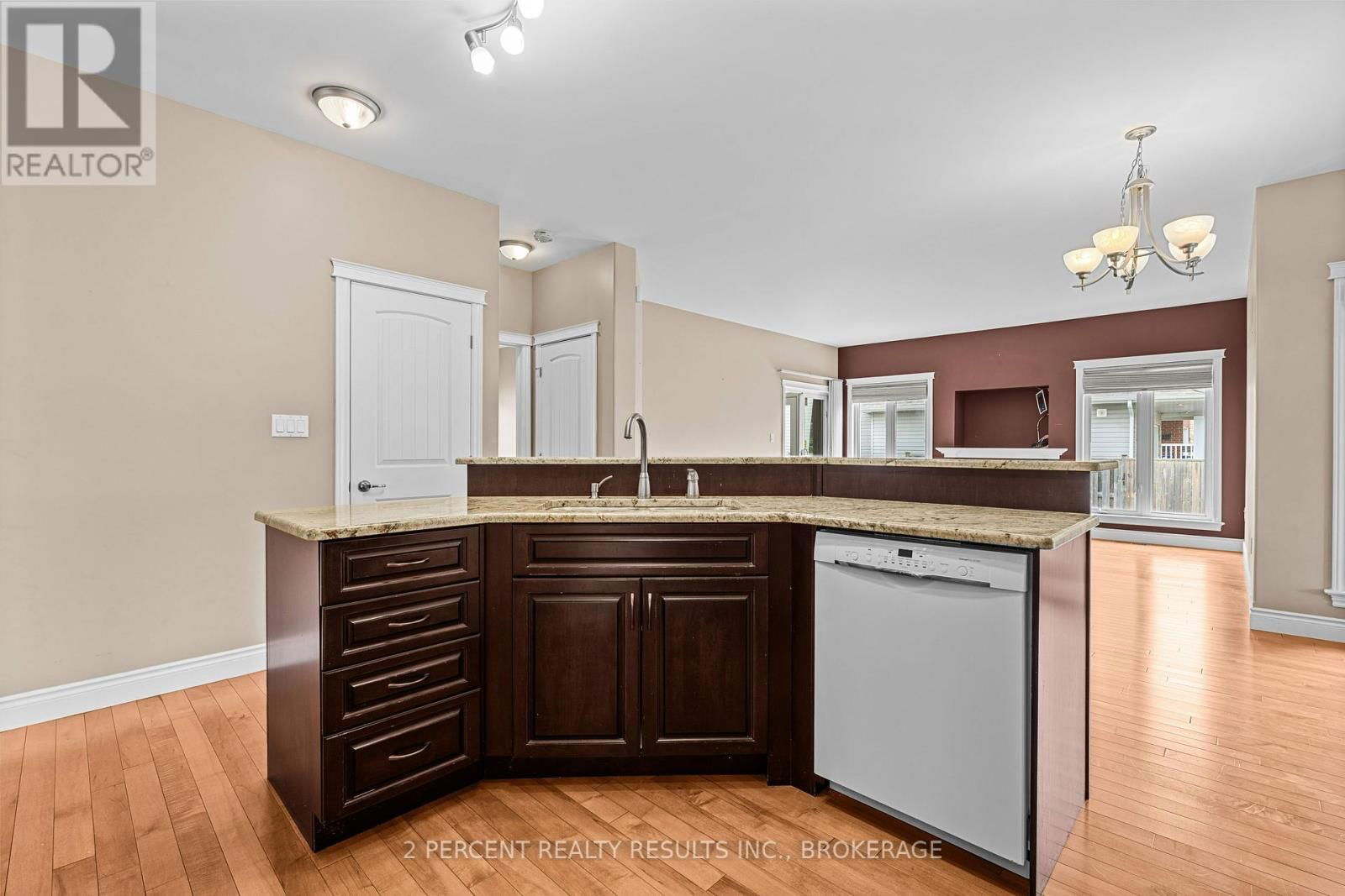 873 JASMINE STREET Image 18