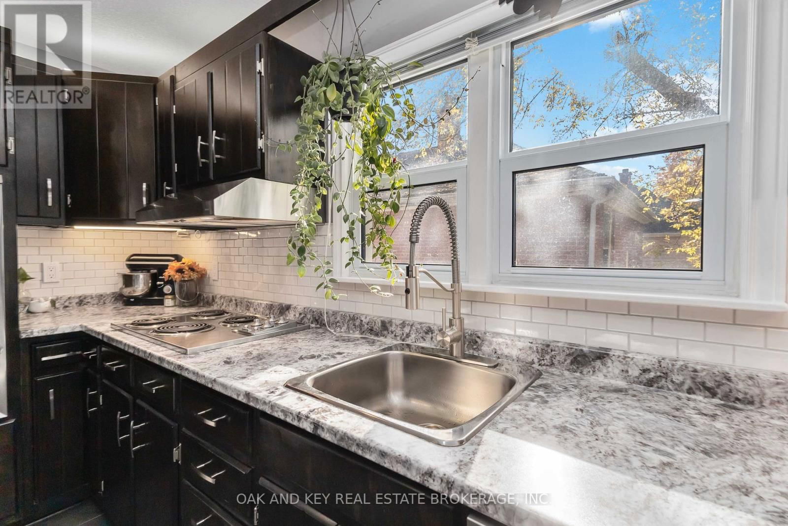 87 ELGIN STREET Image 17