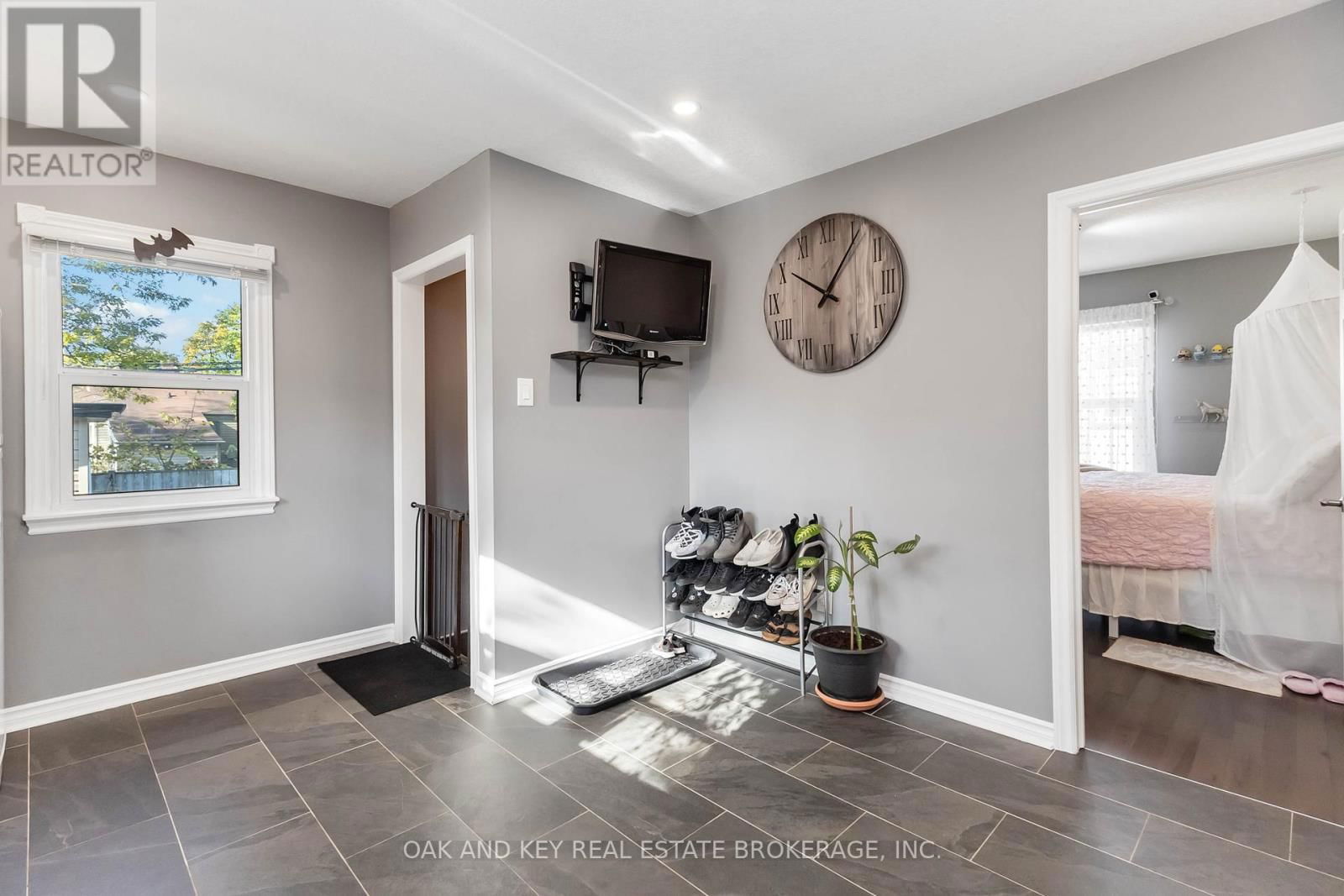 87 ELGIN STREET Image 18