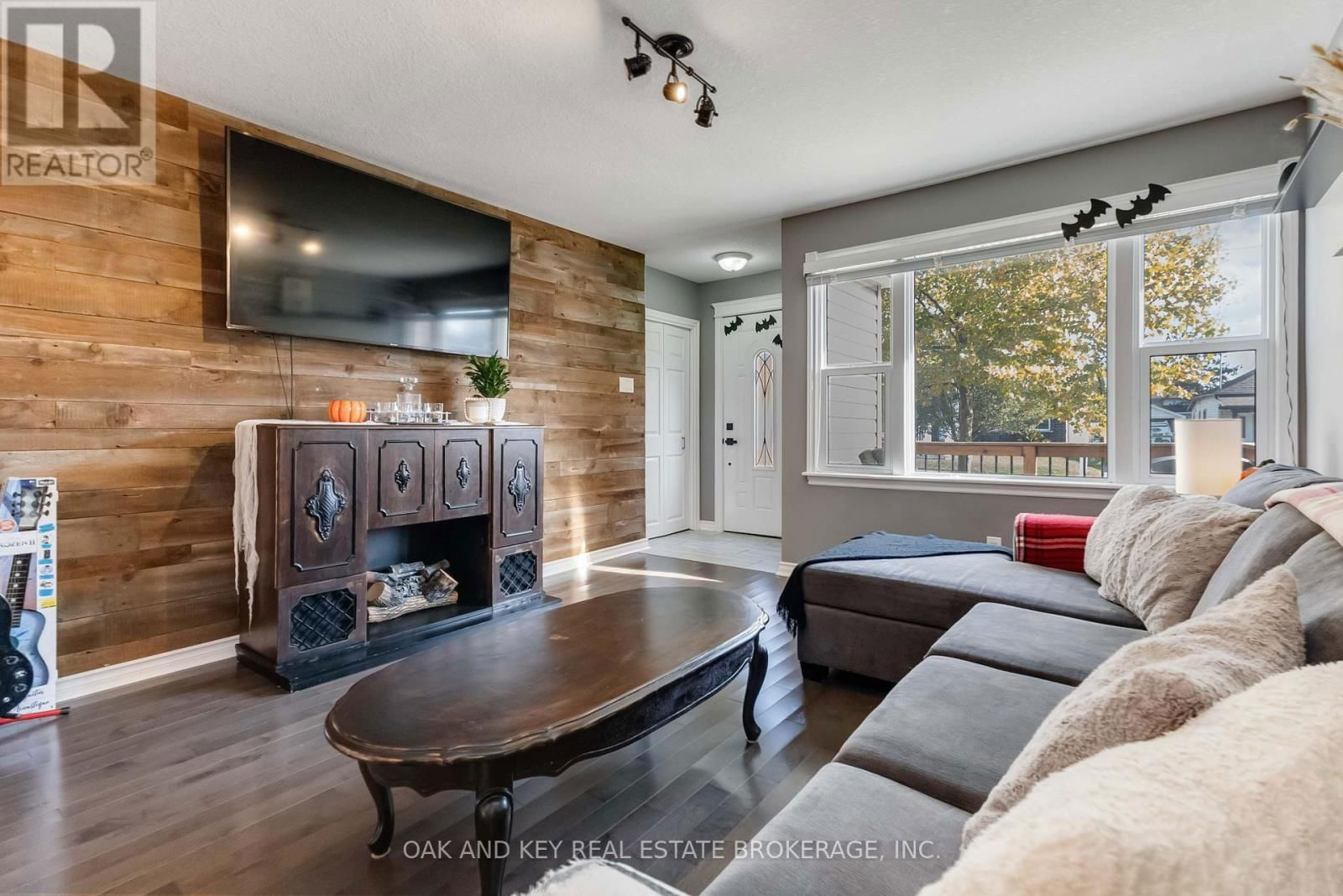 87 ELGIN STREET Image 9