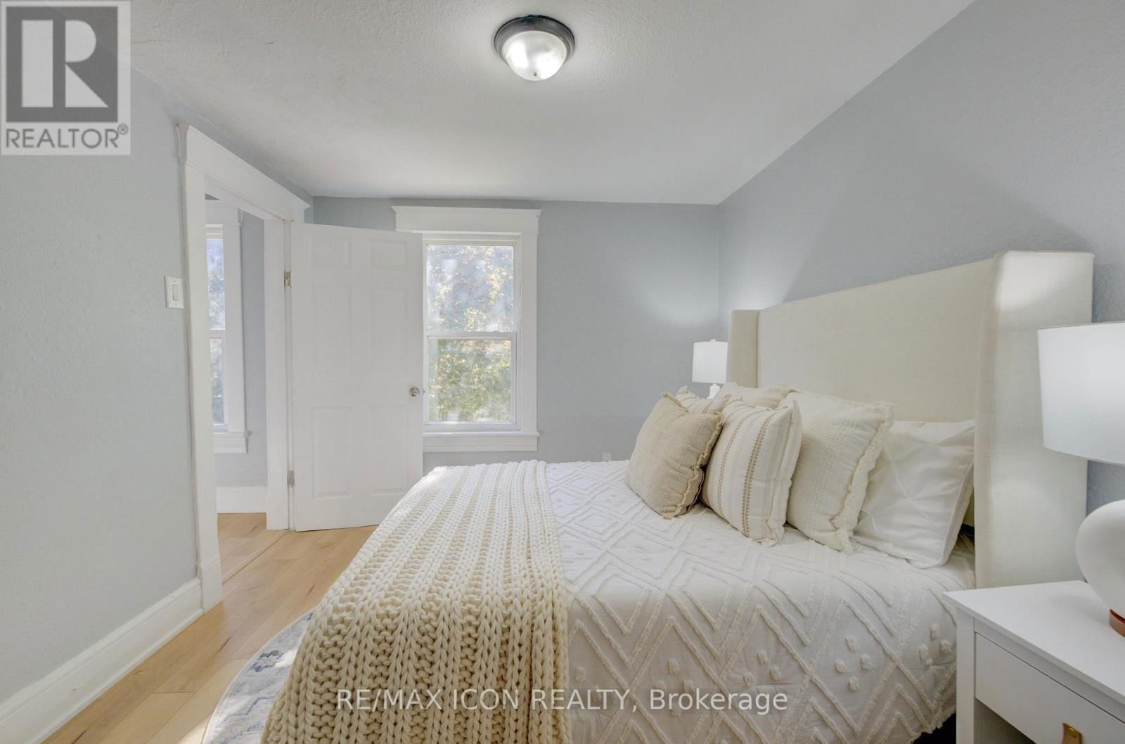 63 BROOK STREET Image 11