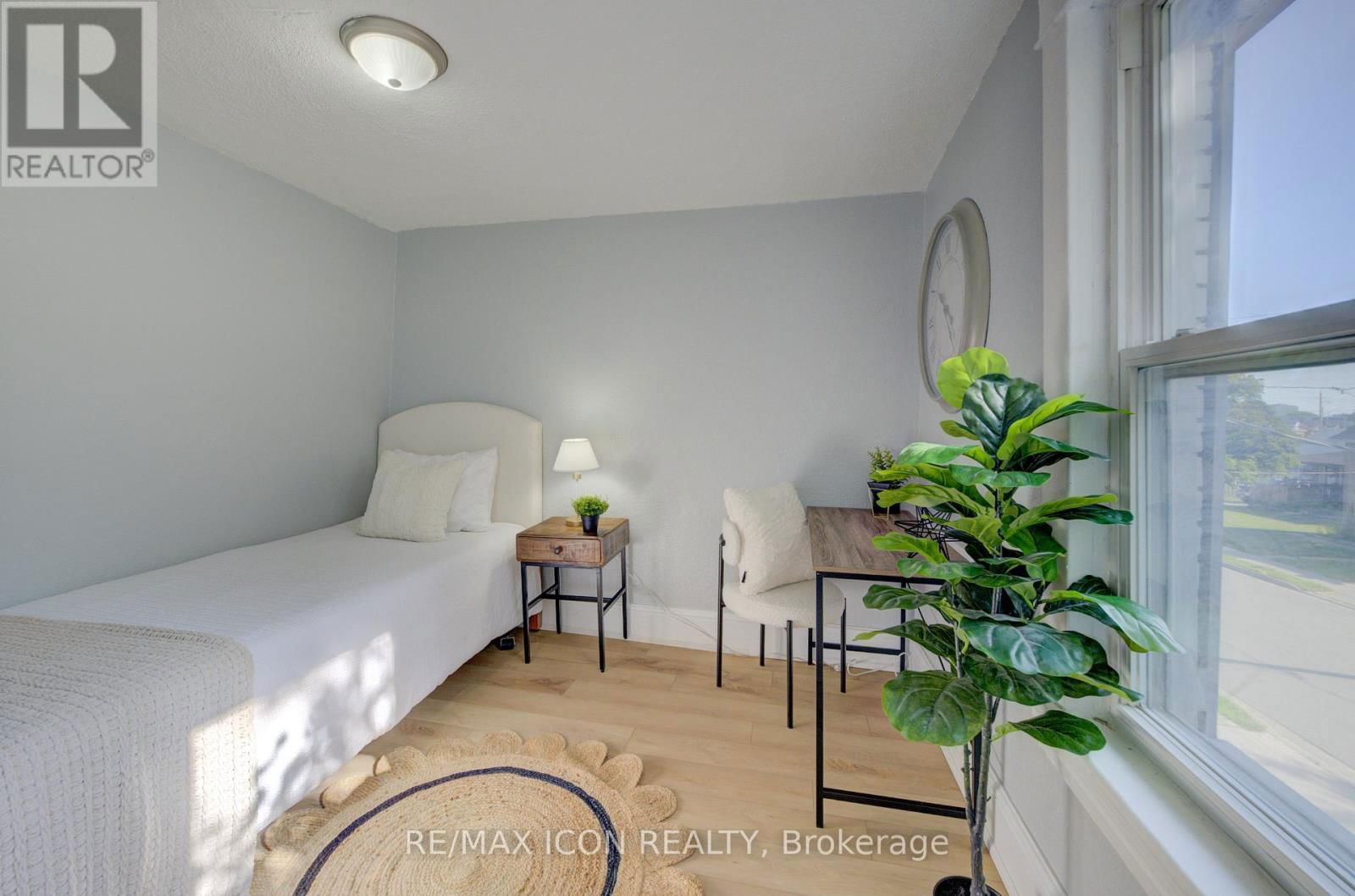 63 BROOK STREET Image 12