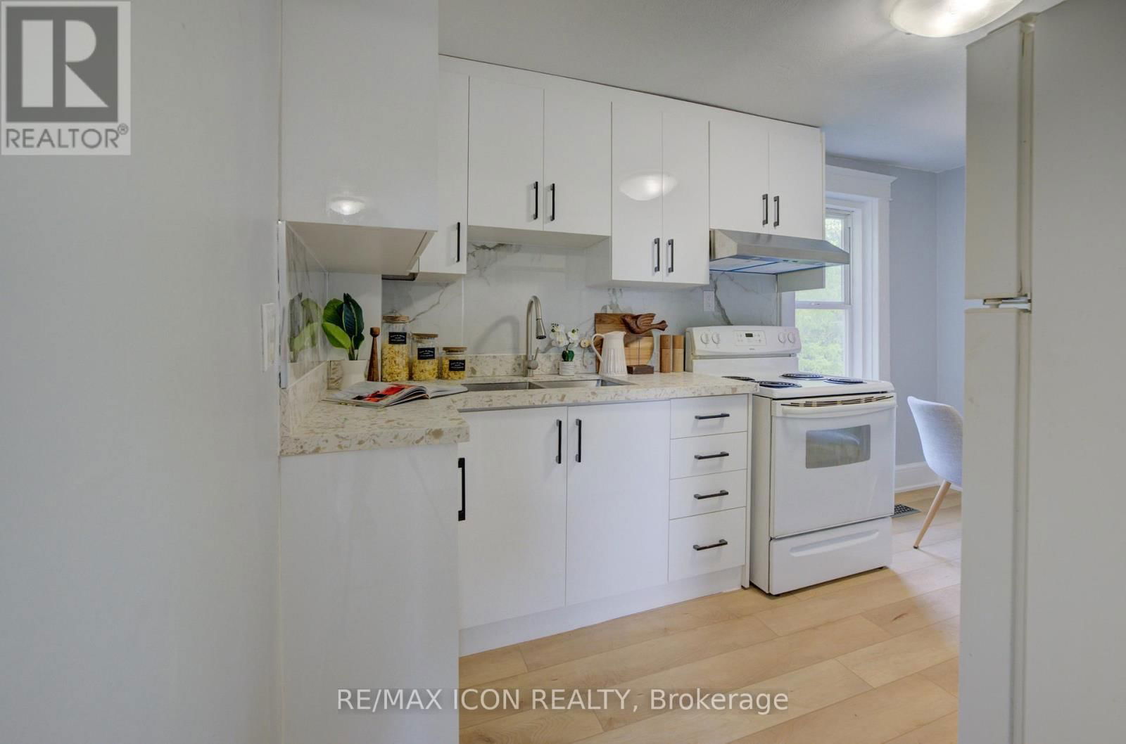 63 BROOK STREET Image 19