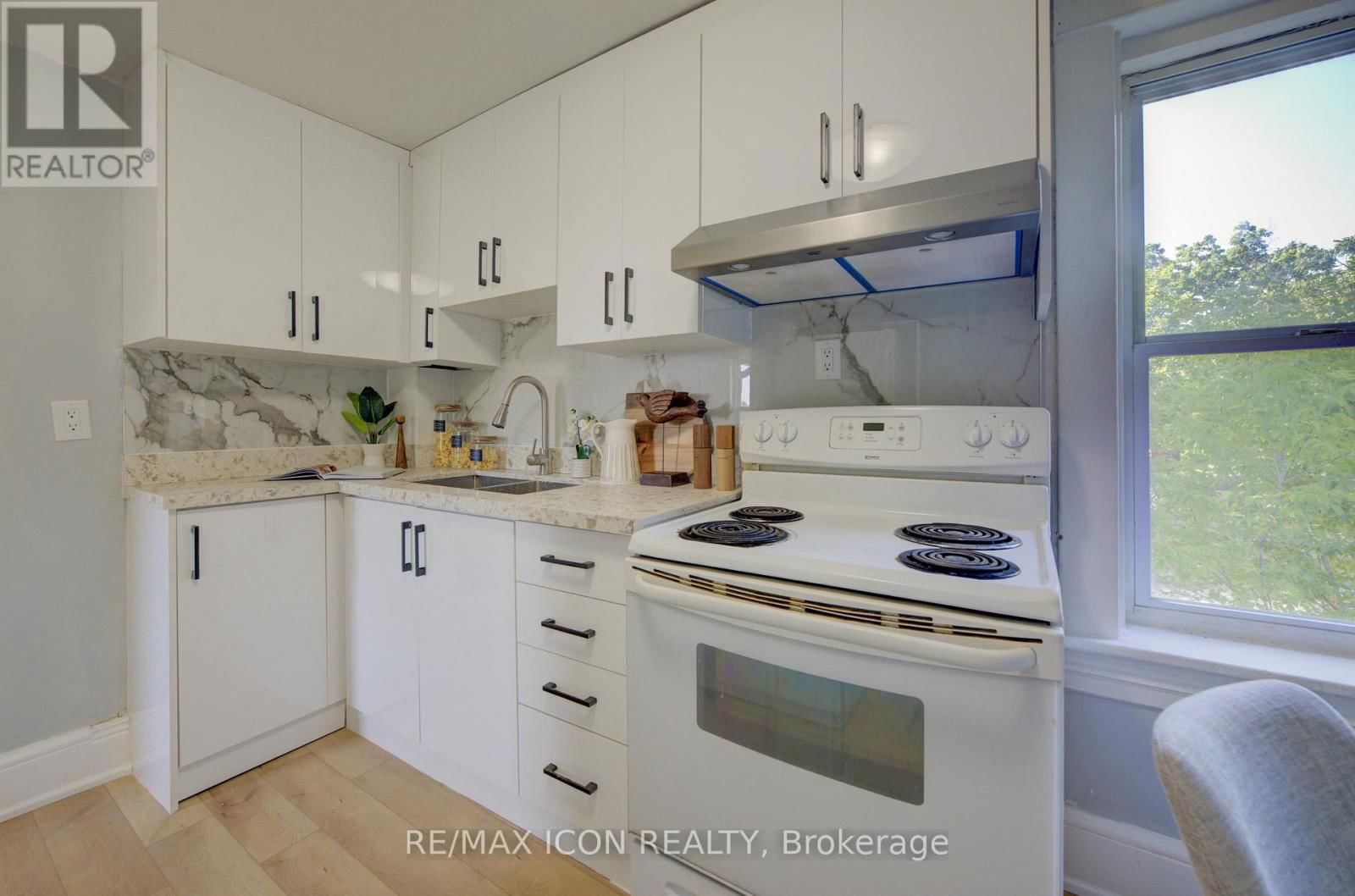 63 BROOK STREET Image 22