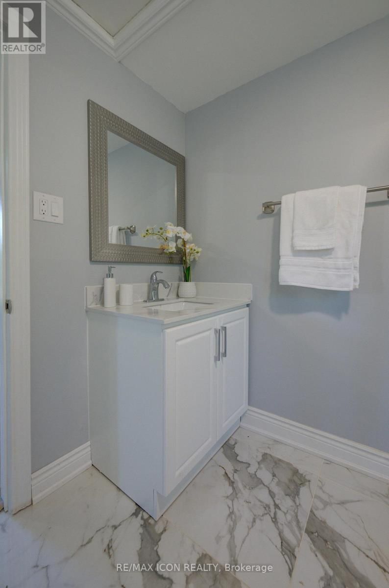 63 BROOK STREET Image 25