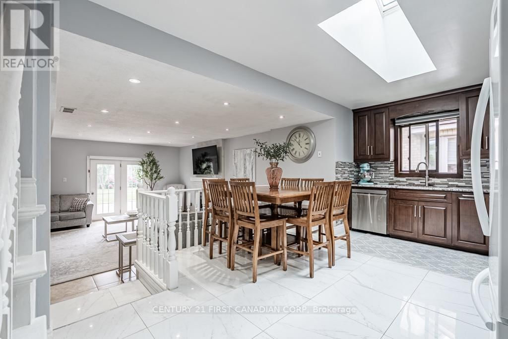 169 ASHLEY CRESCENT Image 21